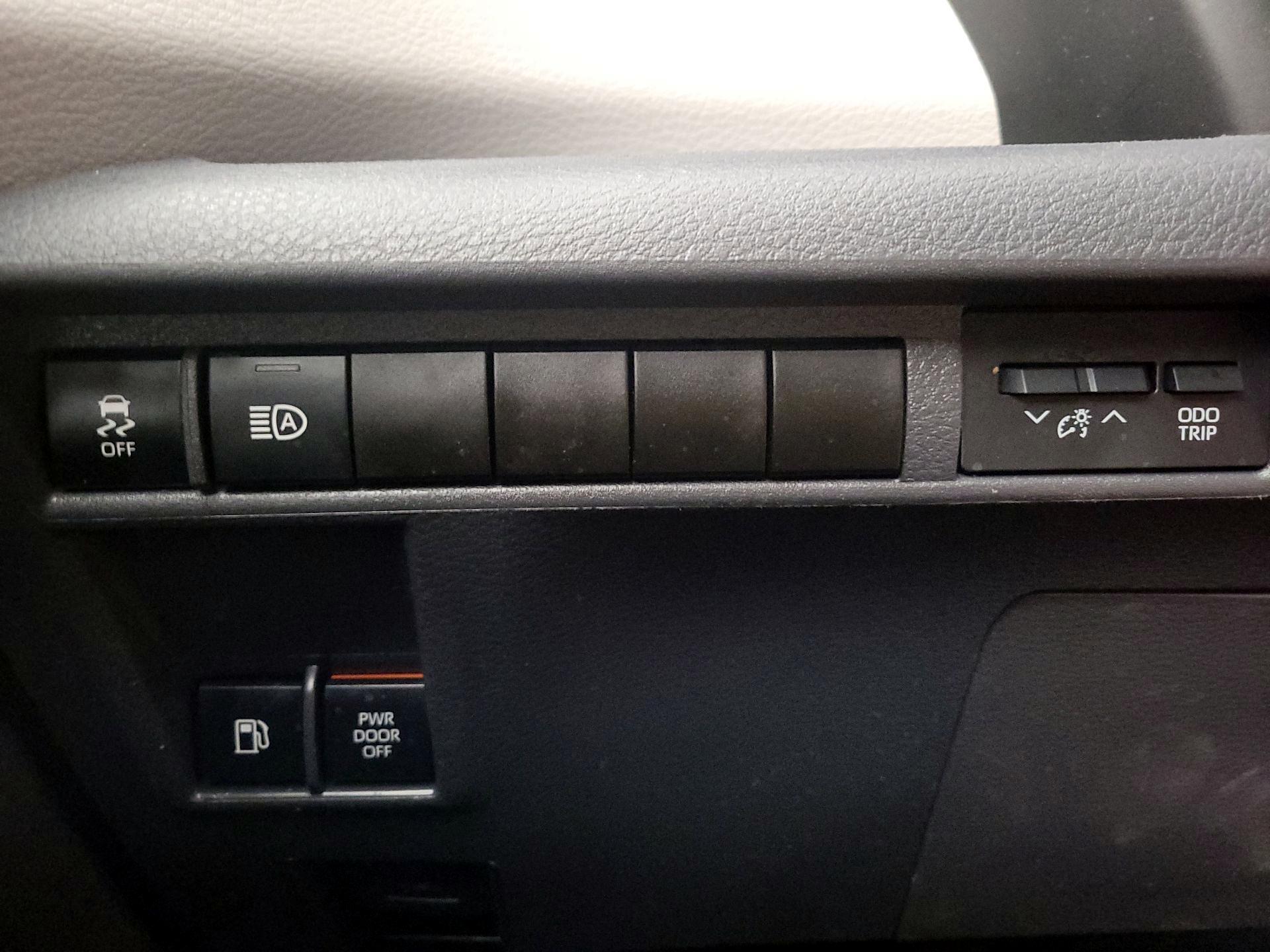 Thumbnail: 2022 Toyota Sienna - 13