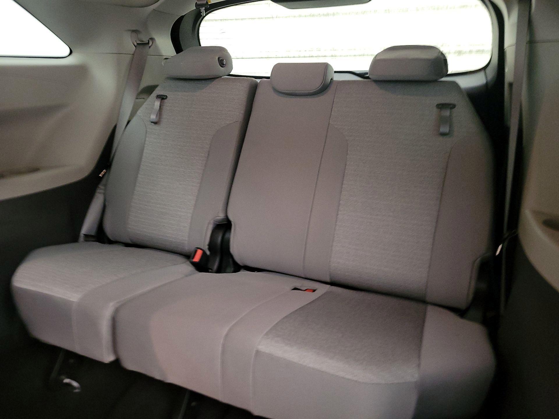 Thumbnail: 2022 Toyota Sienna - 20