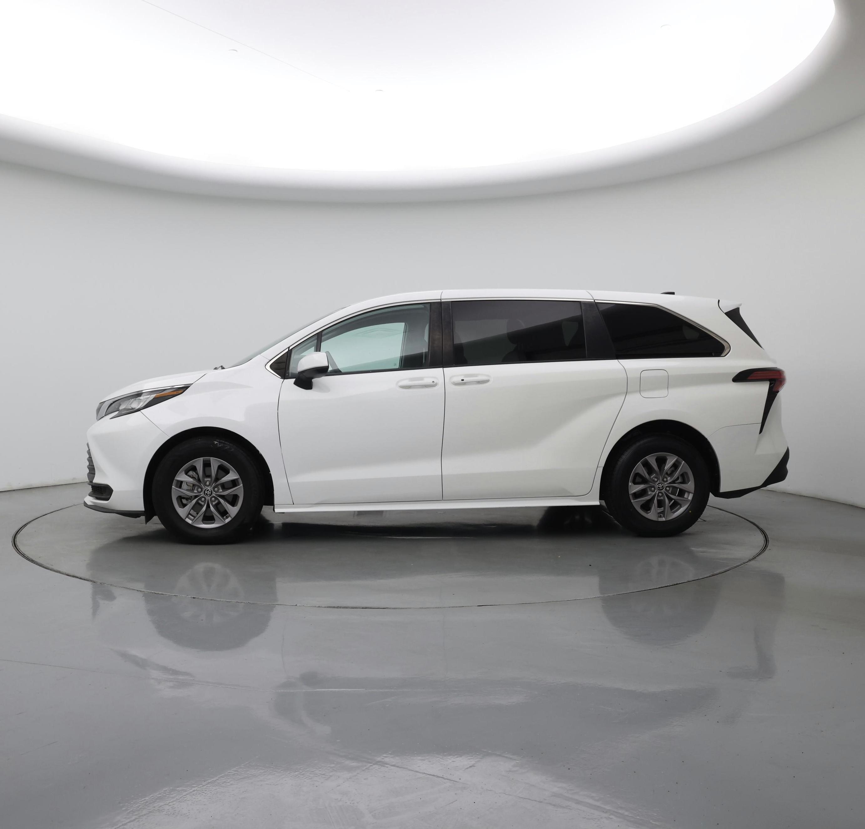 Thumbnail: 2022 Toyota Sienna - 3