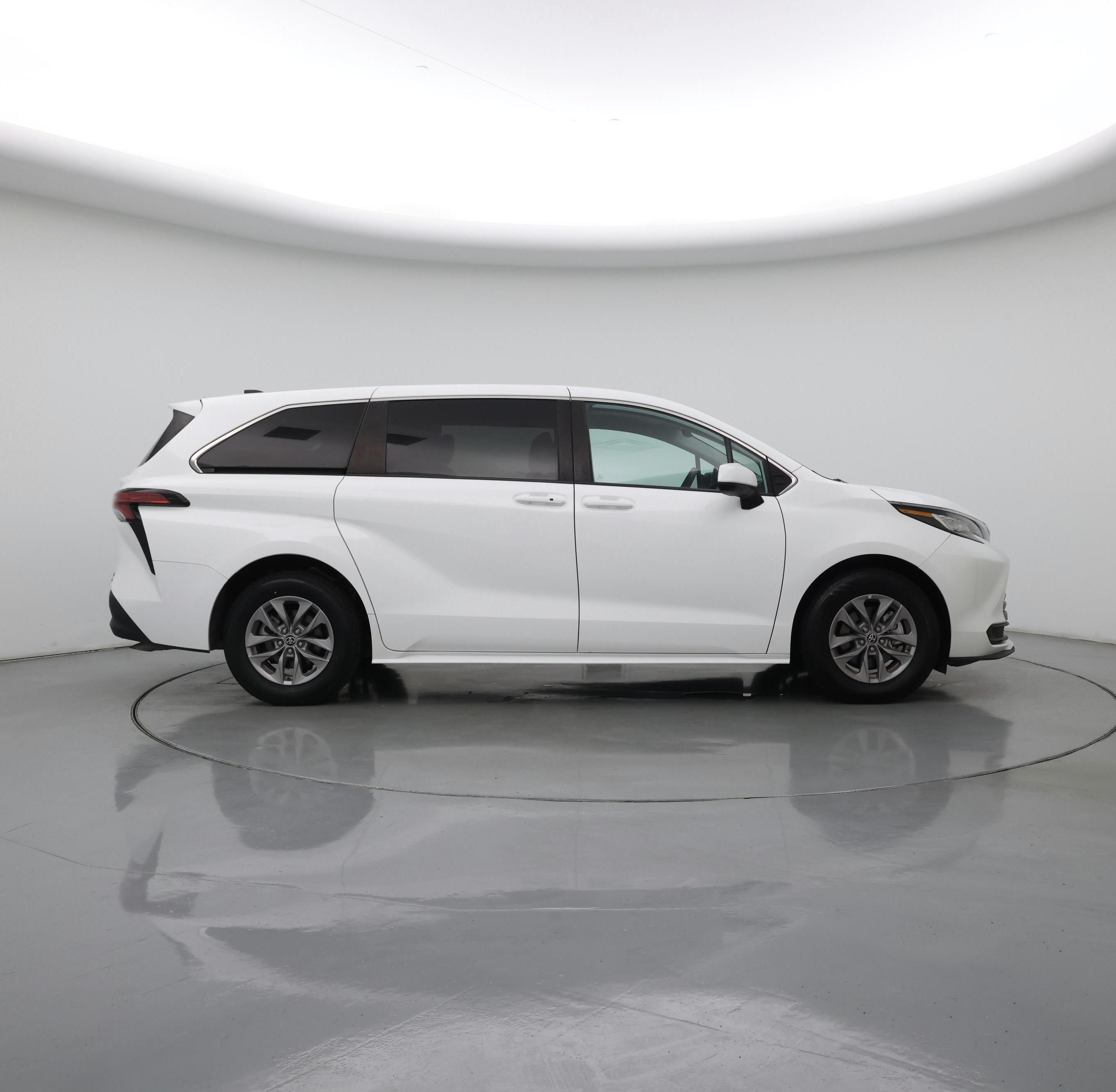 Thumbnail: 2022 Toyota Sienna - 7