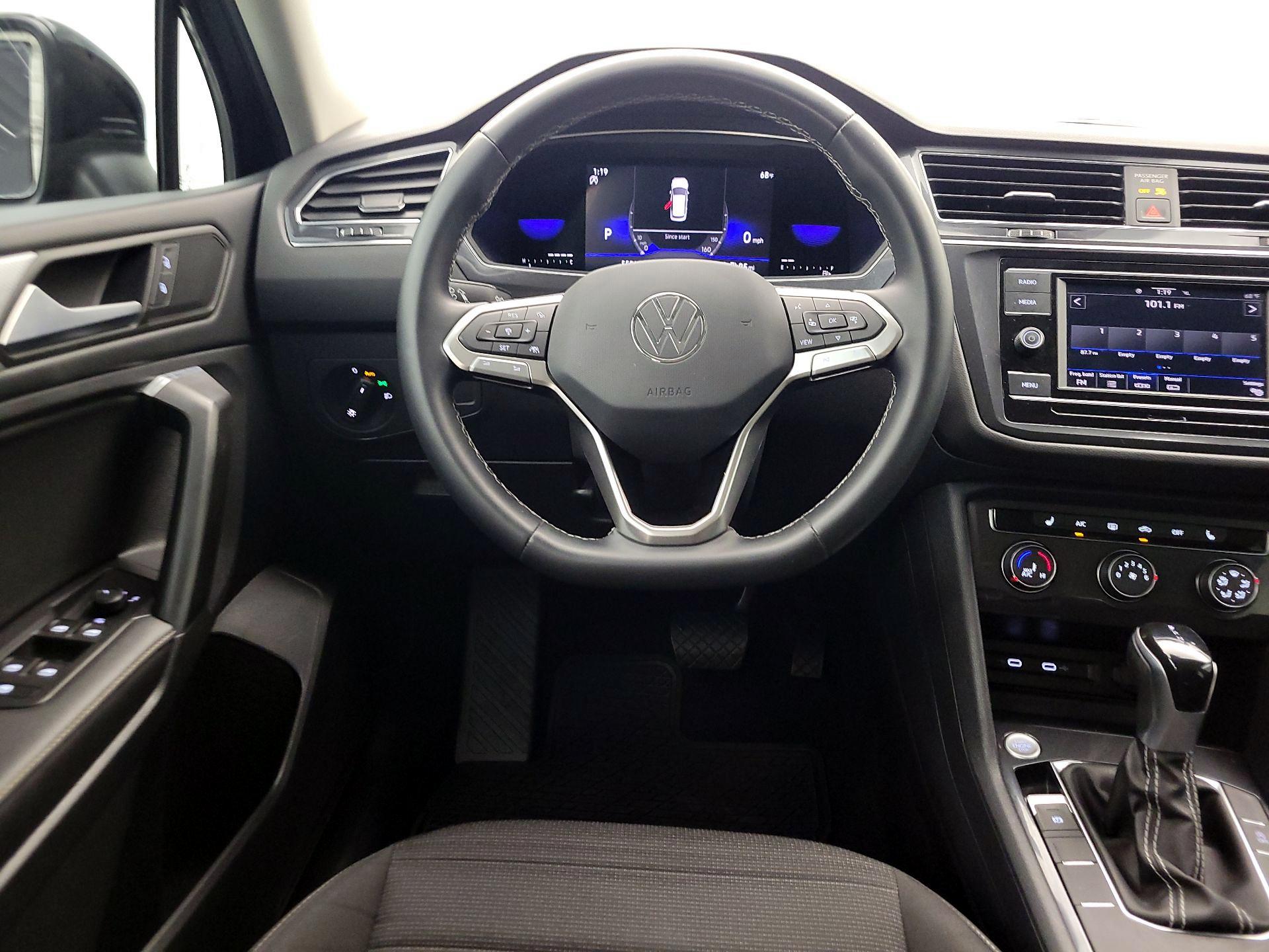 Thumbnail: 2022 Volkswagen Tiguan - 10