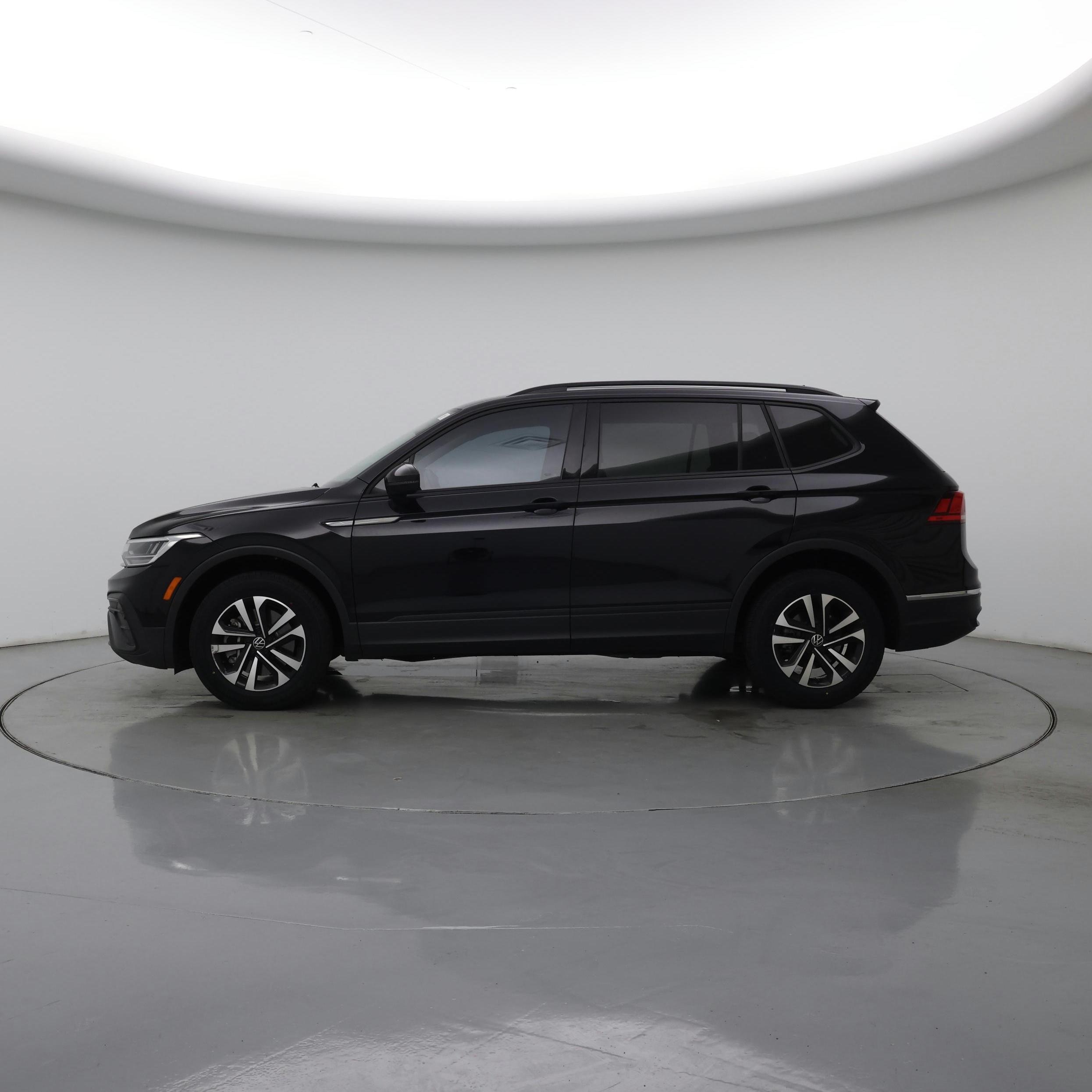 Thumbnail: 2022 Volkswagen Tiguan - 3