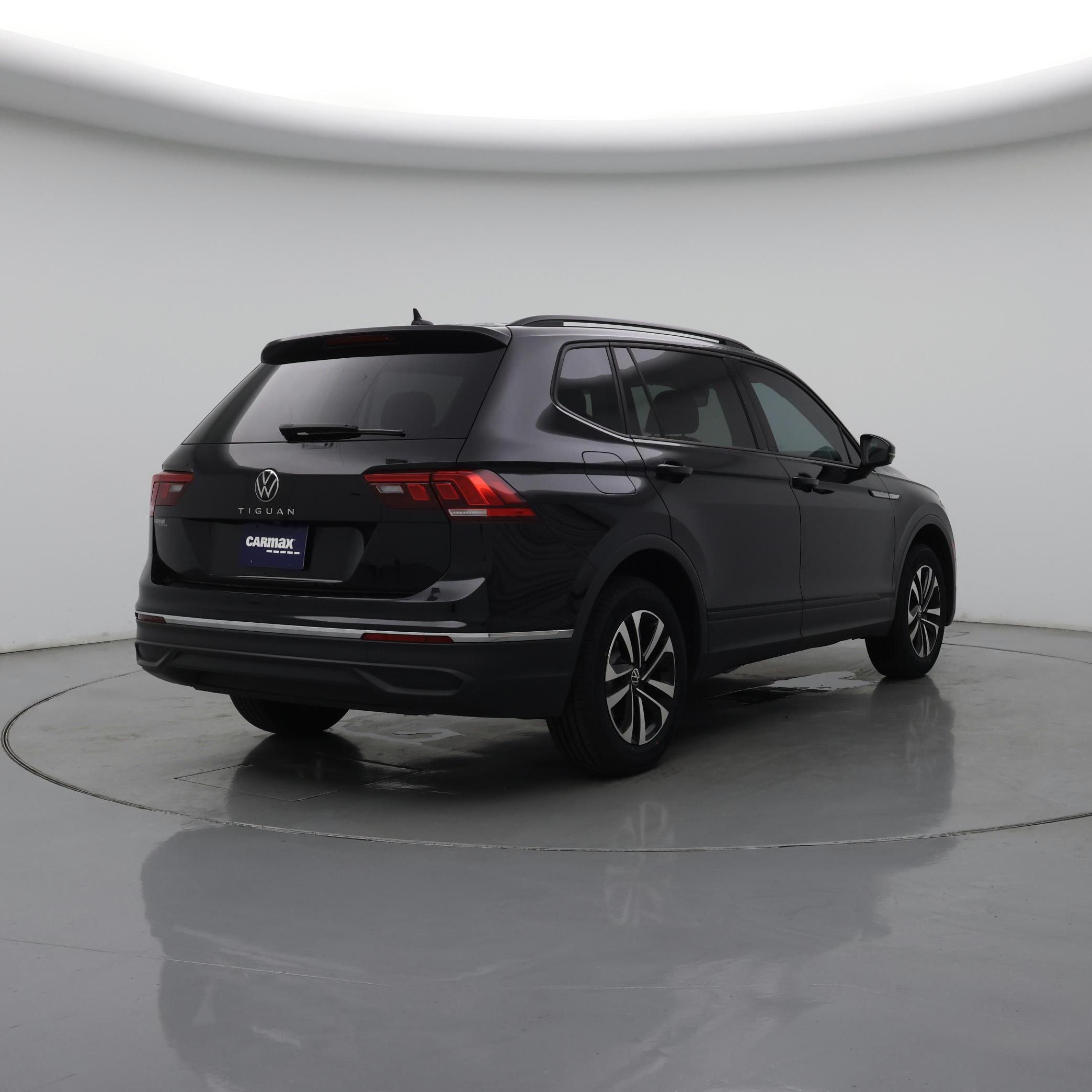 Thumbnail: 2022 Volkswagen Tiguan - 8