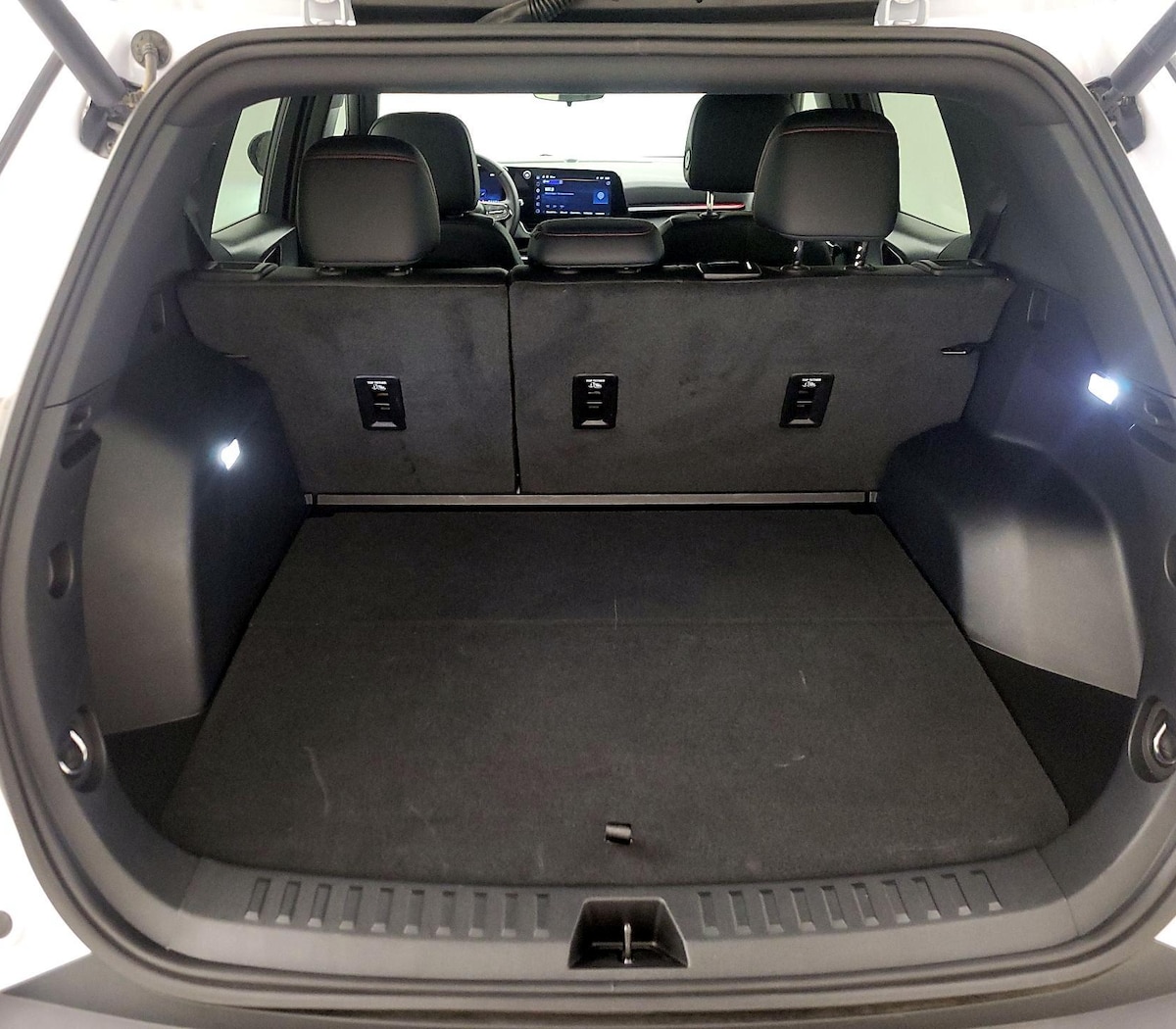 Trunk/Cargo (Seats Up)