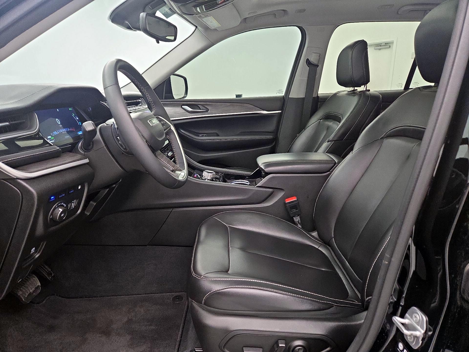 Thumbnail: 2023 Jeep Grand Cherokee - 11