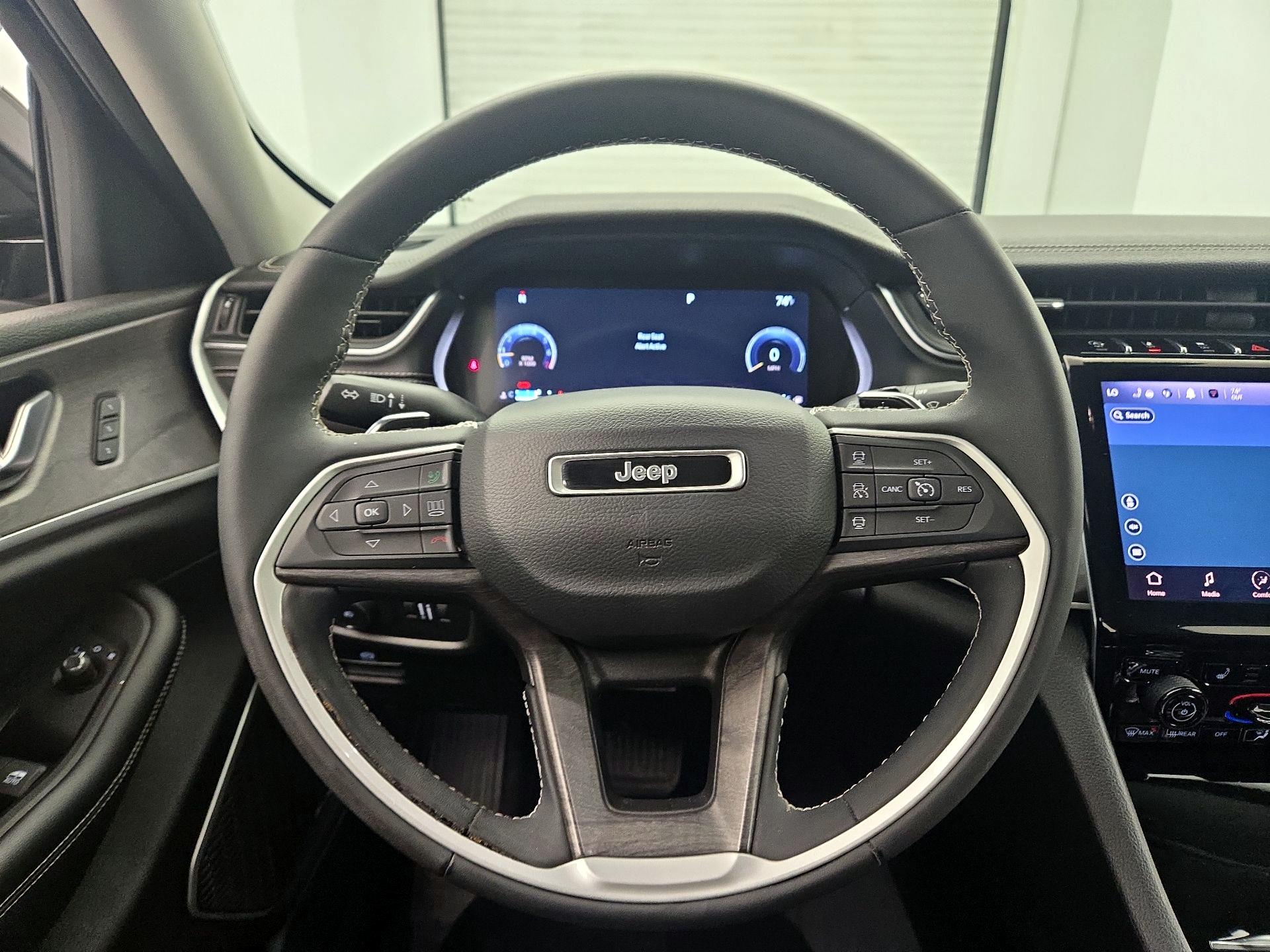 Thumbnail: 2023 Jeep Grand Cherokee - 10