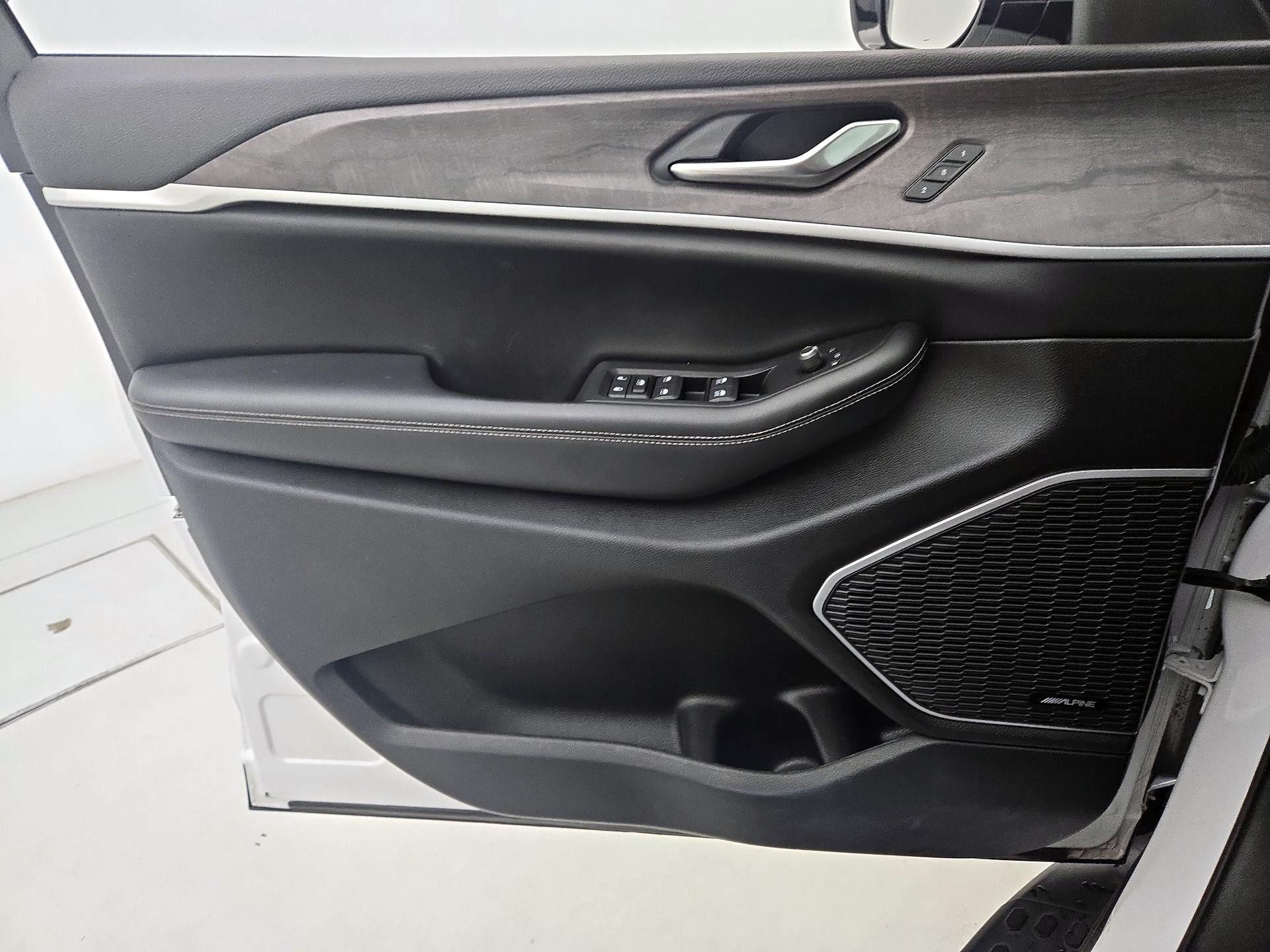 Thumbnail: 2023 Jeep Grand Cherokee - 12