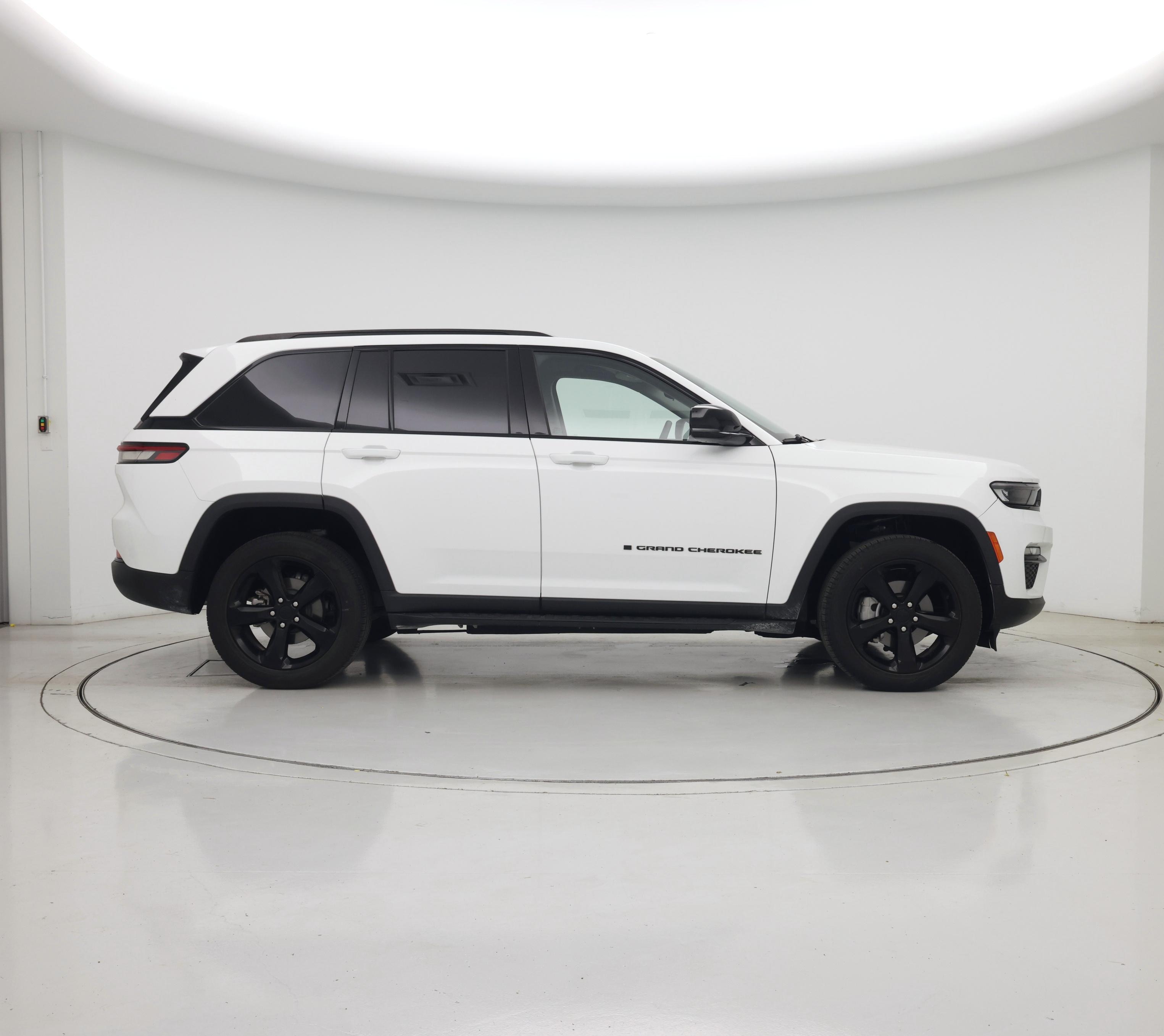 Thumbnail: 2023 Jeep Grand Cherokee - 7