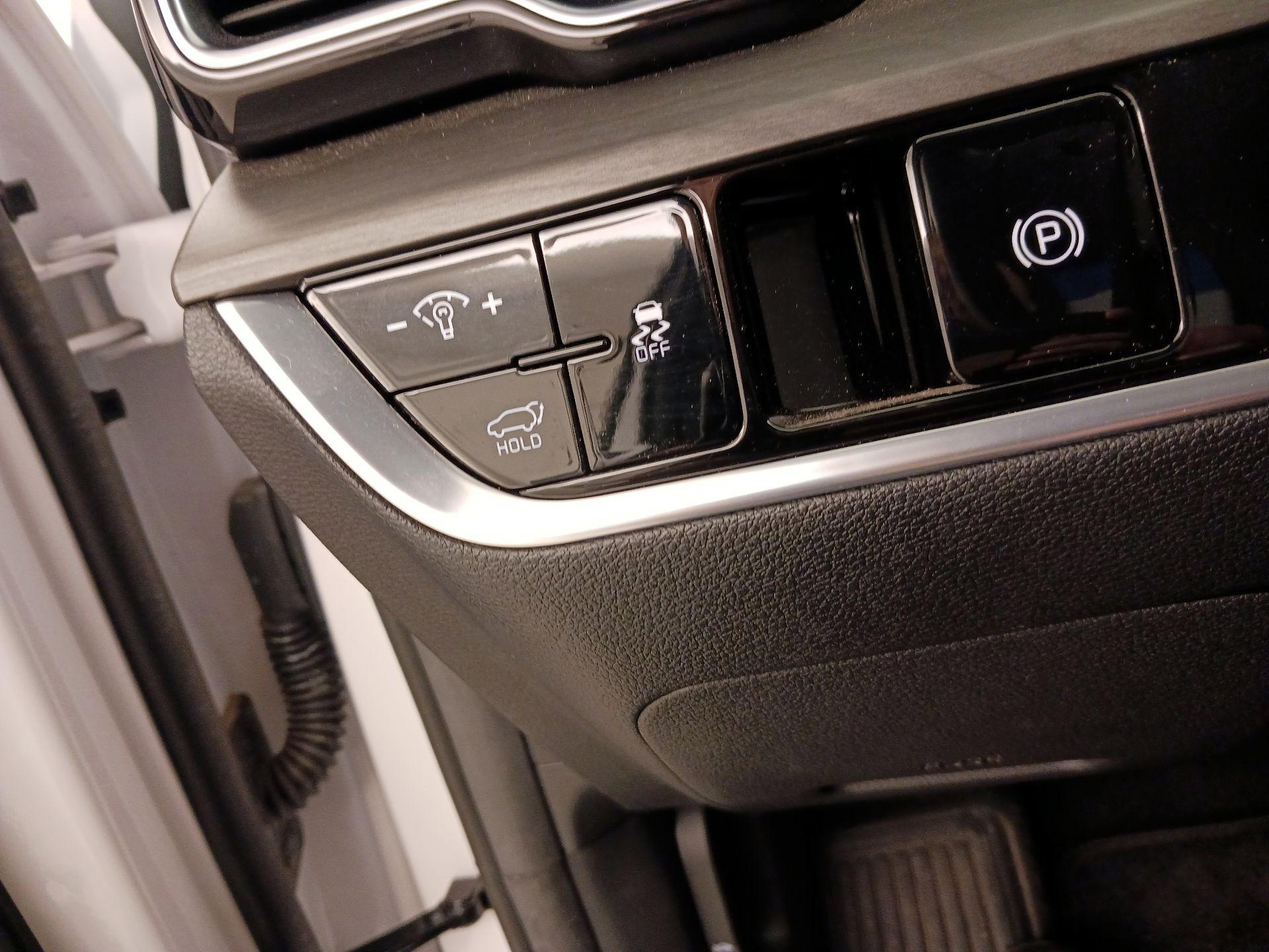 Thumbnail: 2023 Kia Sportage - 13