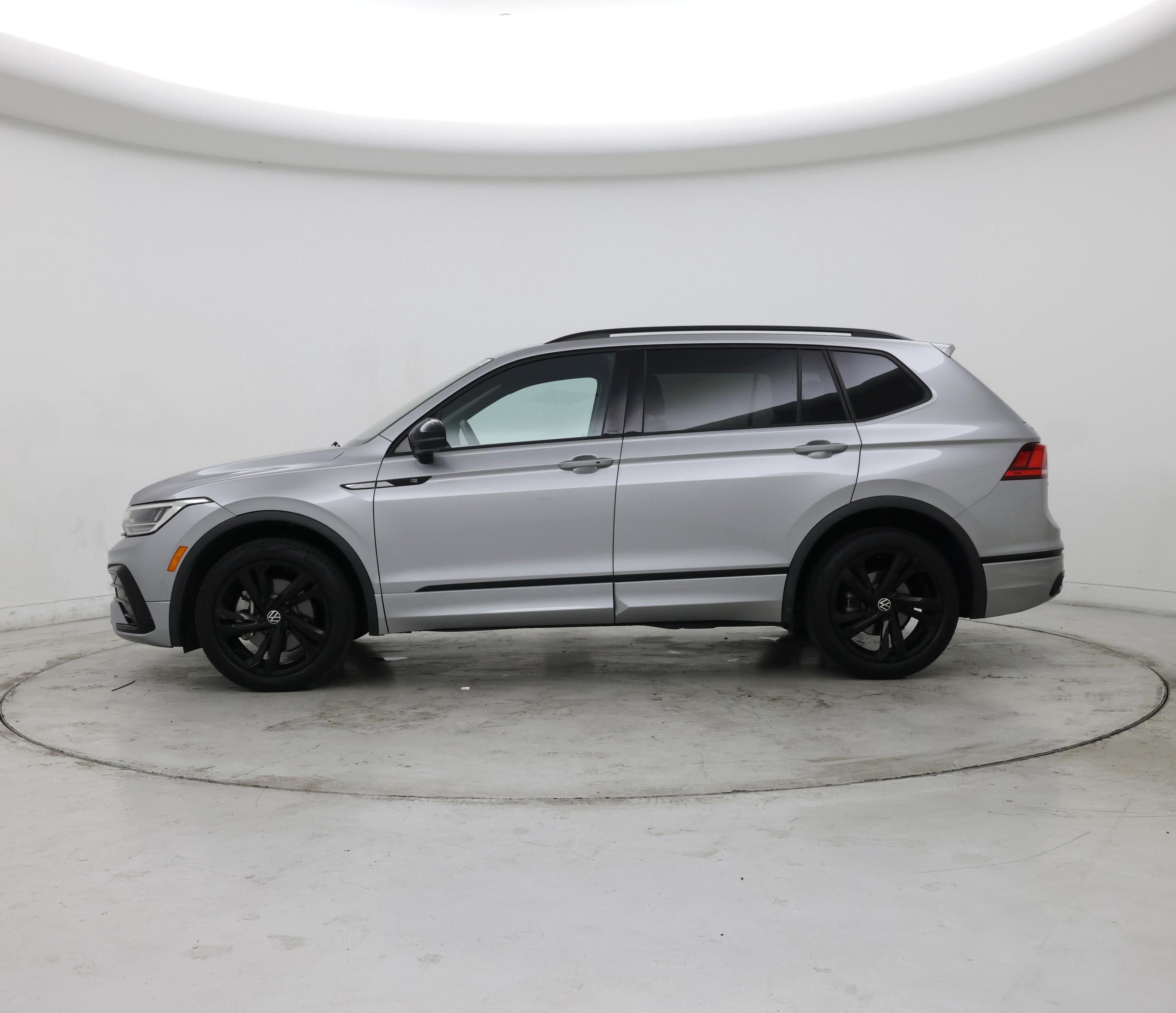 Thumbnail: 2023 Volkswagen Tiguan - 3