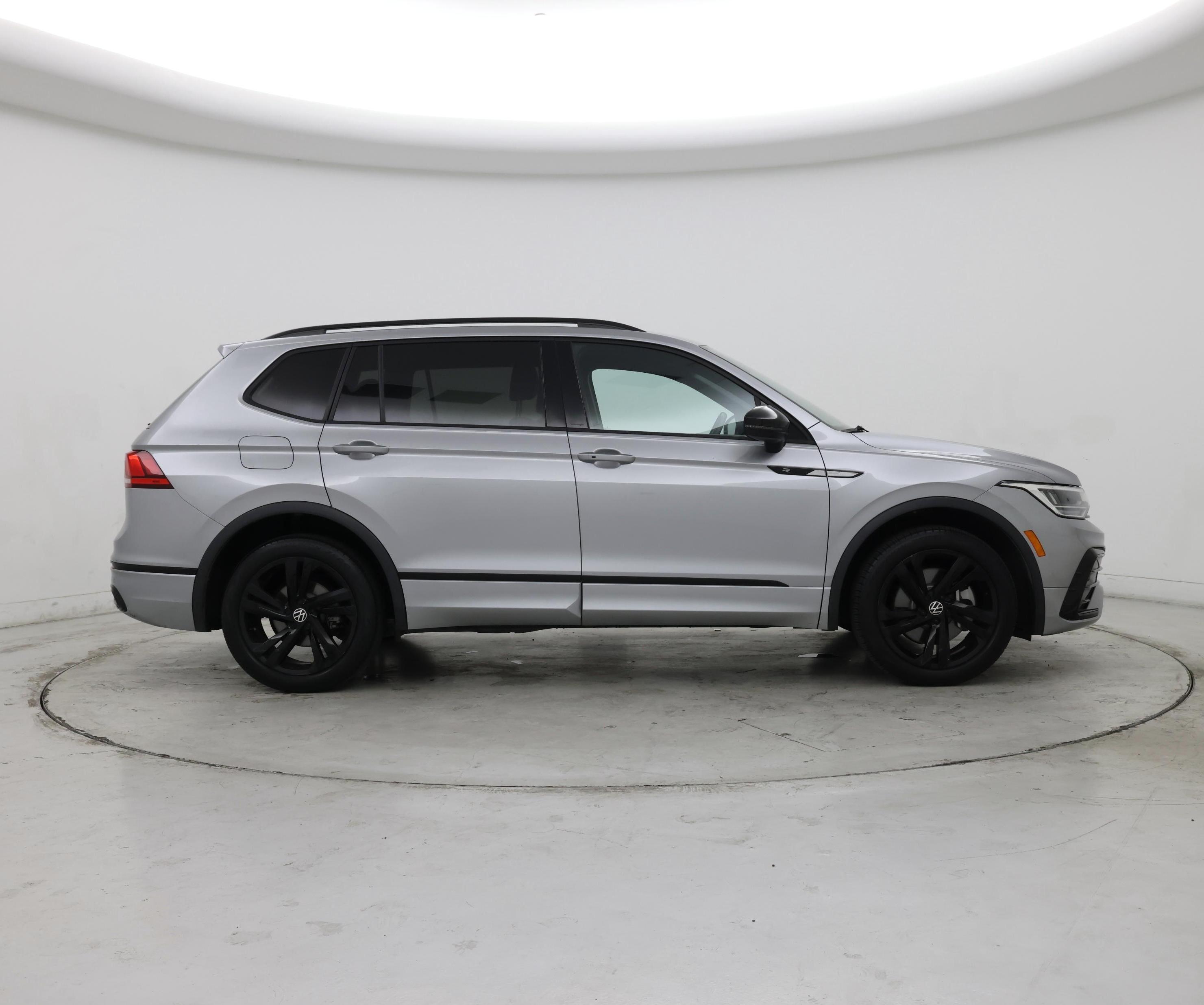 Thumbnail: 2023 Volkswagen Tiguan - 7