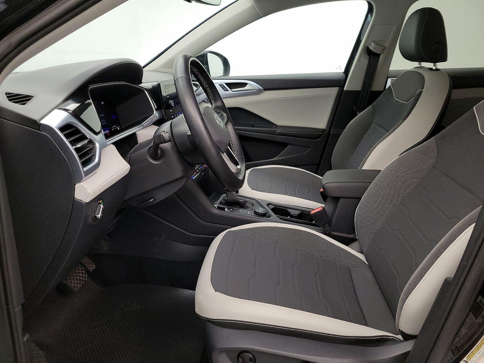 2025 Volkswagen Taos SE - Photo 12