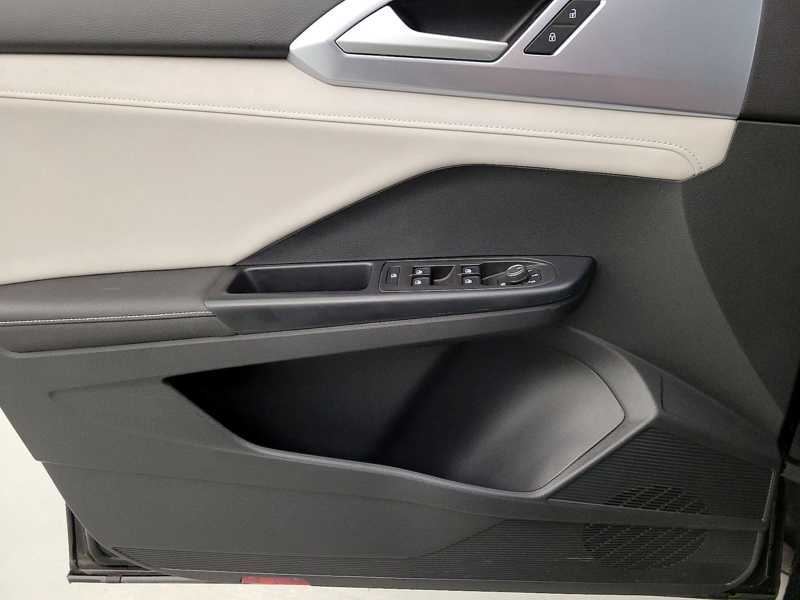 2025 Volkswagen Taos SE - Photo 13