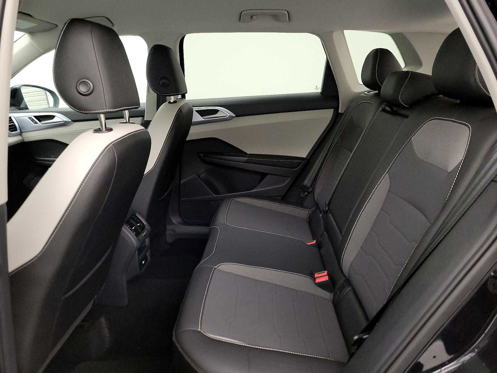 2025 Volkswagen Taos SE - Photo 20