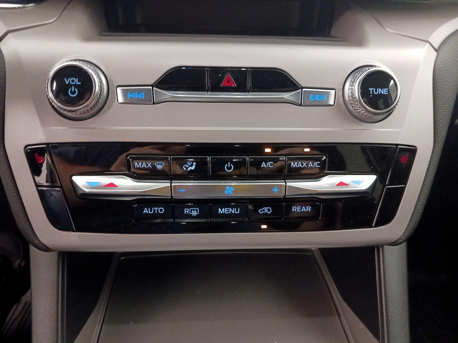 2024 Ford Explorer XLT - Photo 17