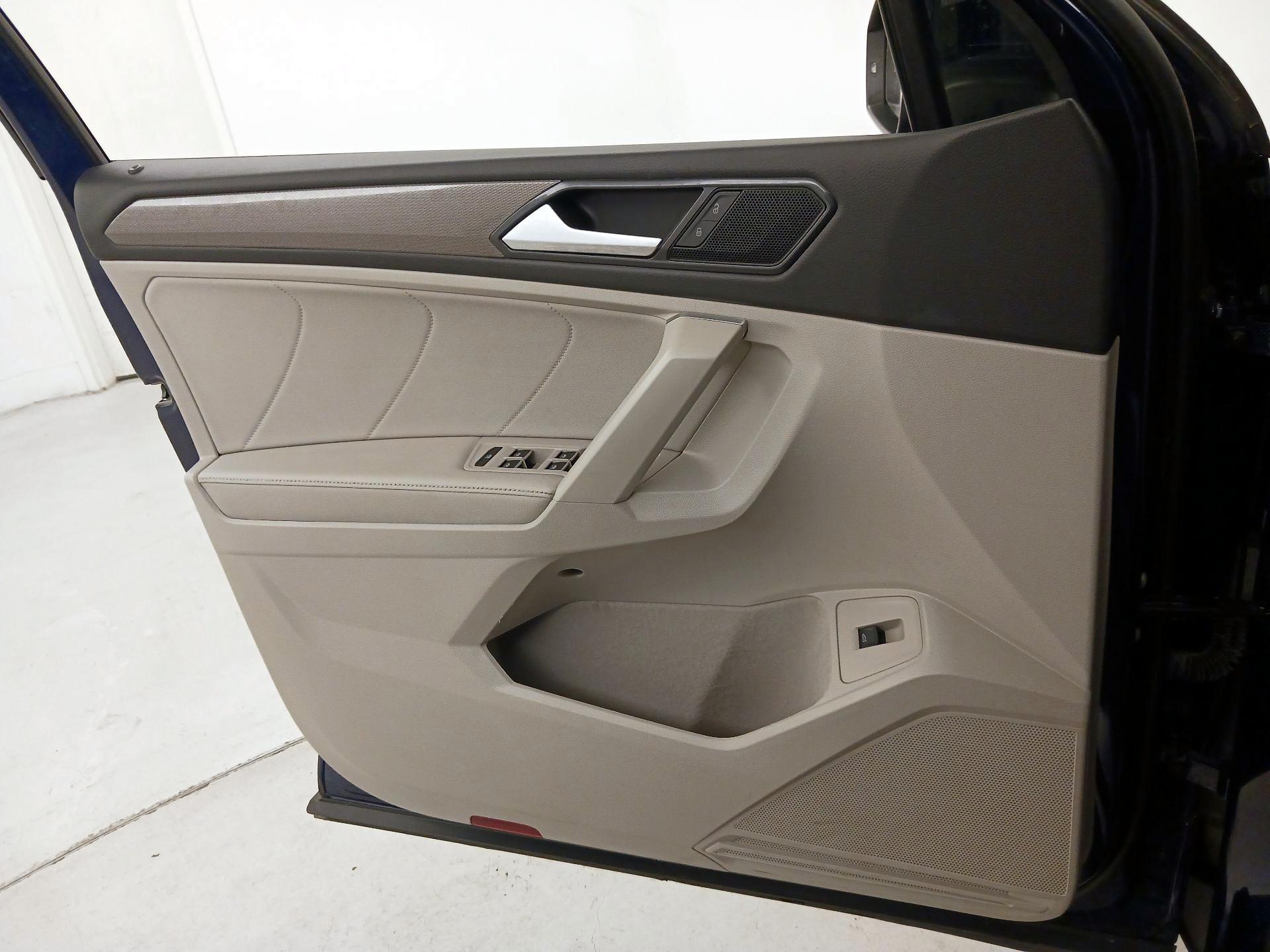 Thumbnail: 2024 Volkswagen Tiguan - 12