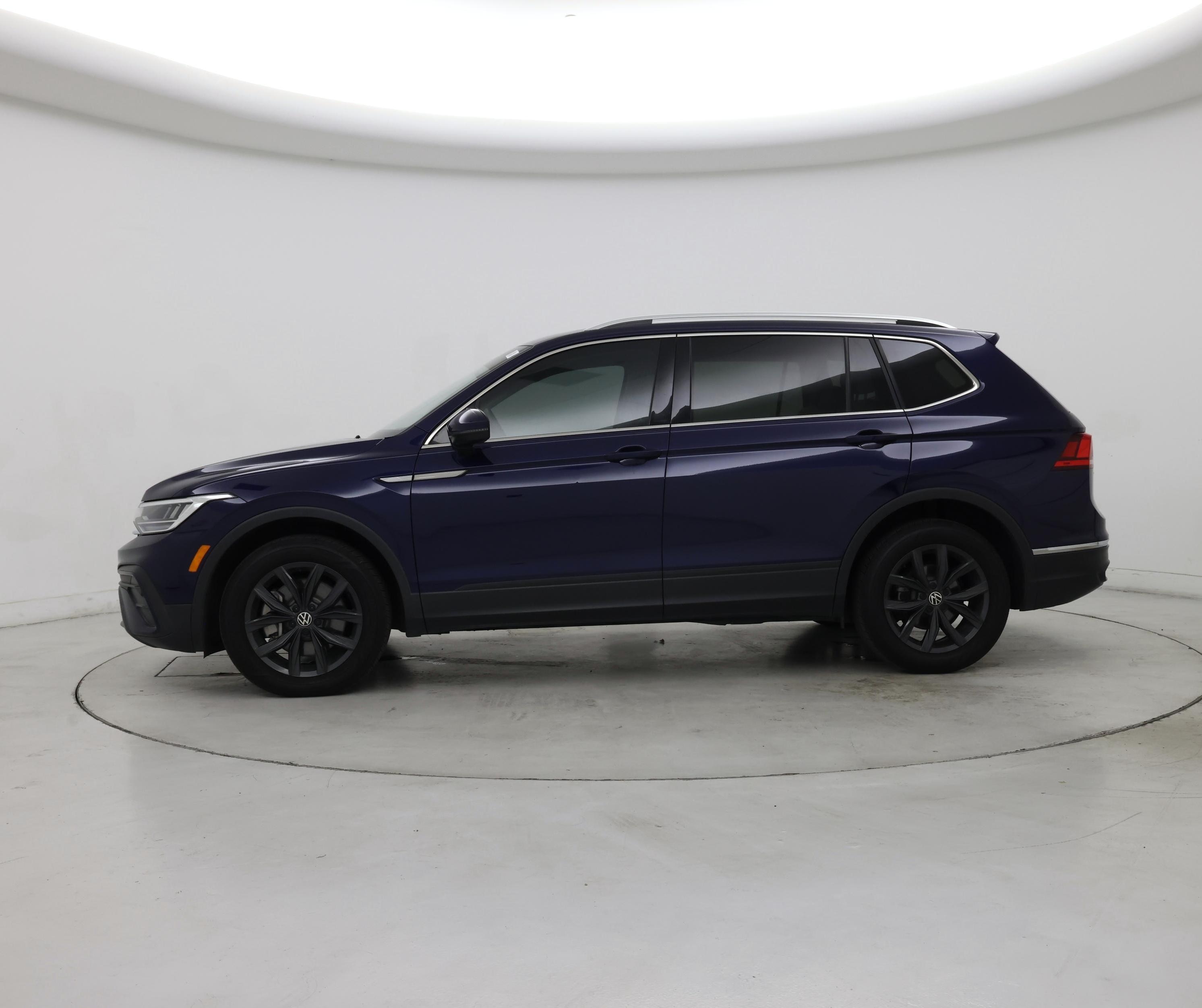 Thumbnail: 2024 Volkswagen Tiguan - 3