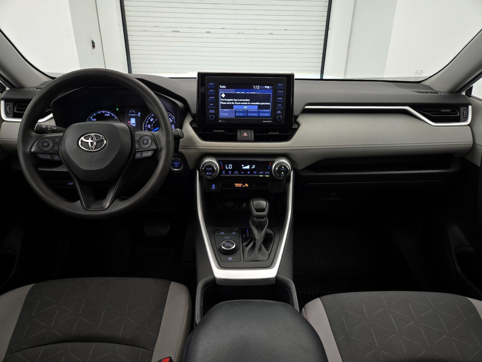 2022 Toyota RAV4 XLE - Photo 10