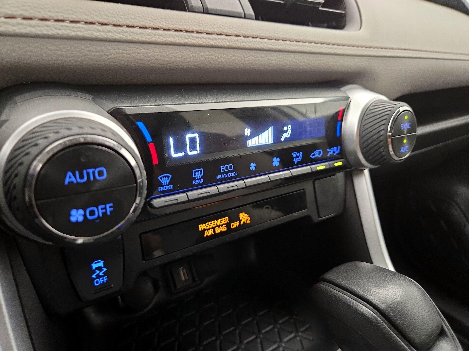 2022 Toyota RAV4 XLE - Photo 17