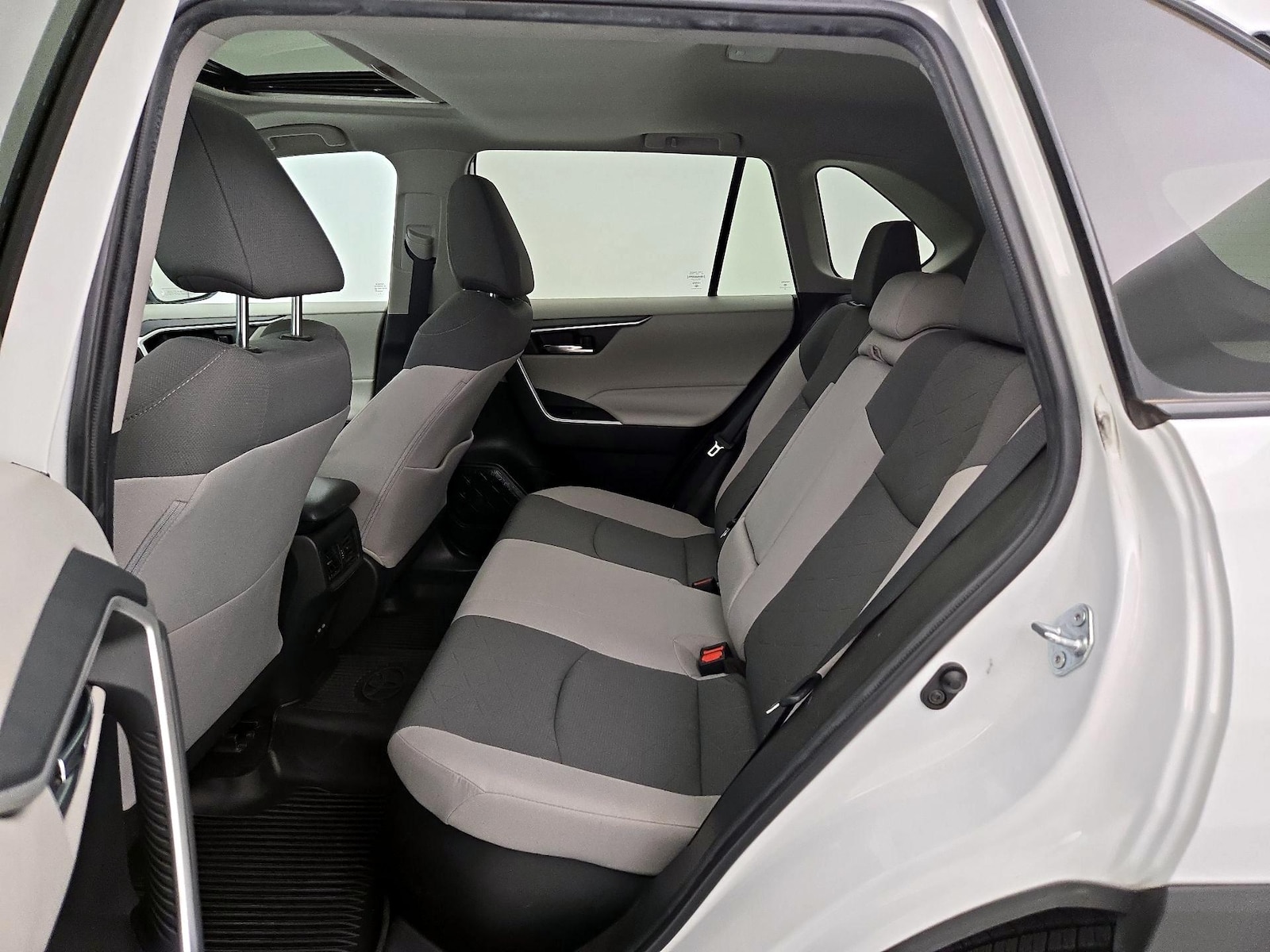2022 Toyota RAV4 XLE - Photo 21