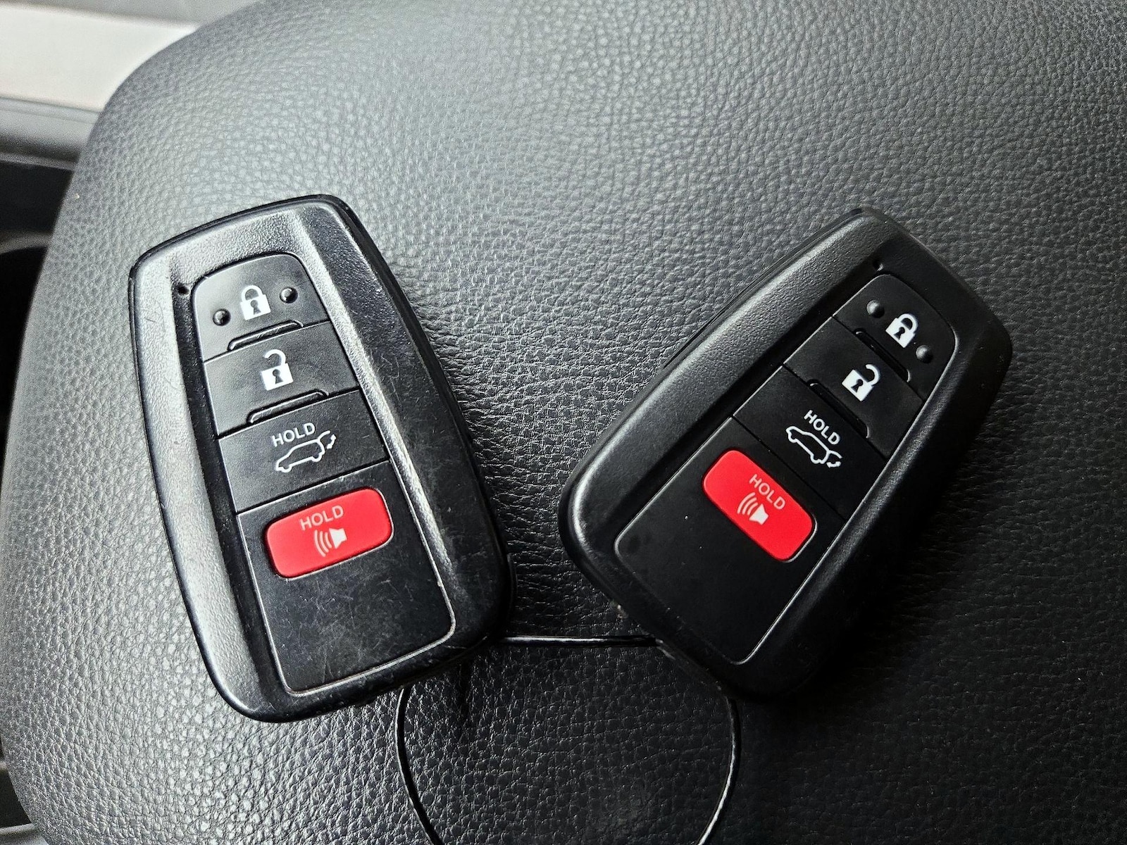 2022 Toyota RAV4 XLE - Photo 24