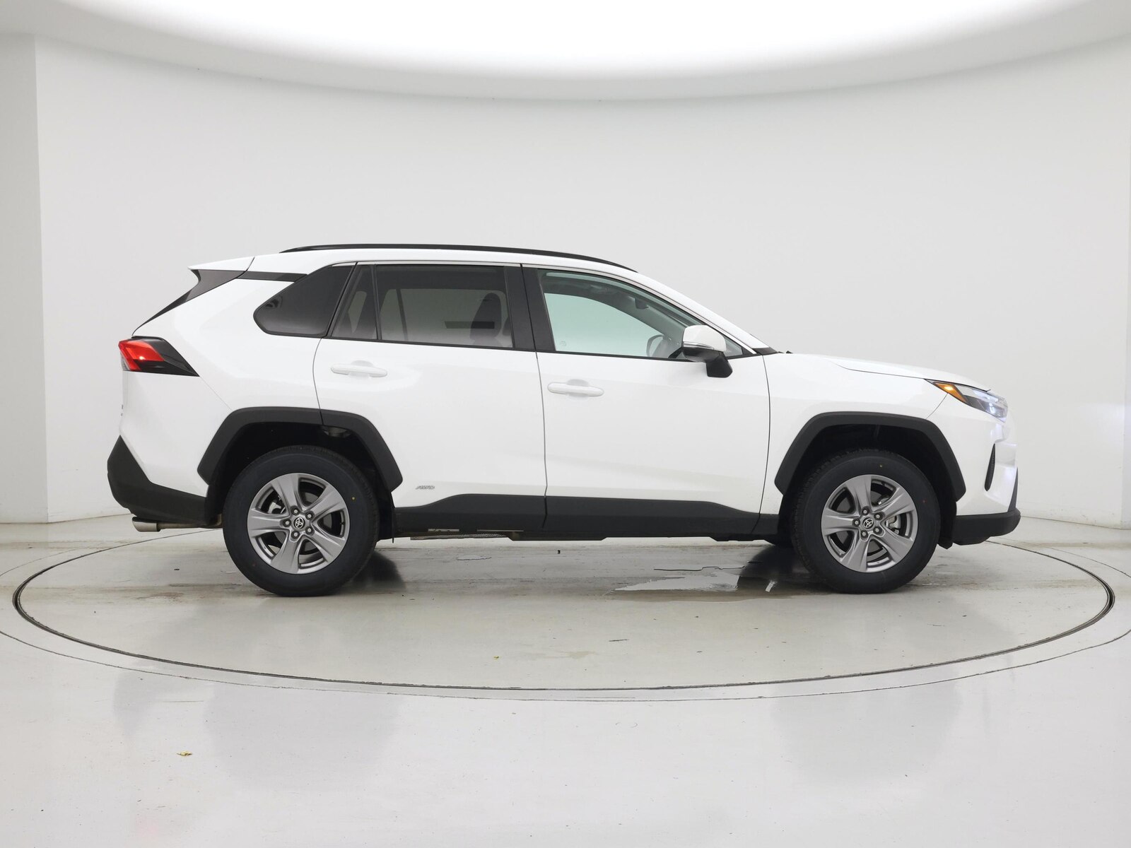 2022 Toyota RAV4 XLE - Photo 8