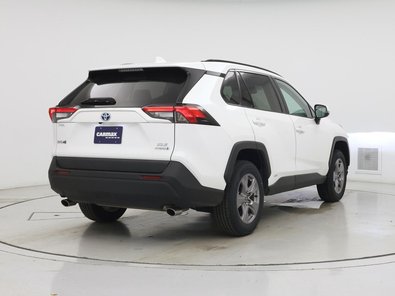 2022 Toyota RAV4 XLE - Photo 9