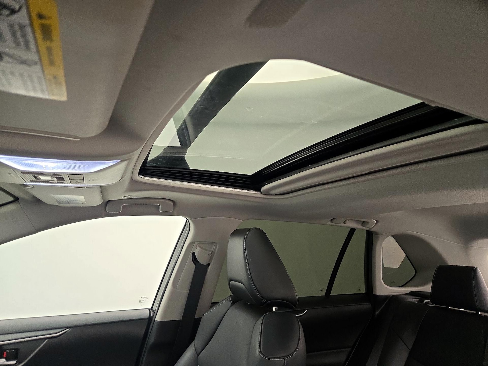 Sunroof(s) & Overhead Airbags