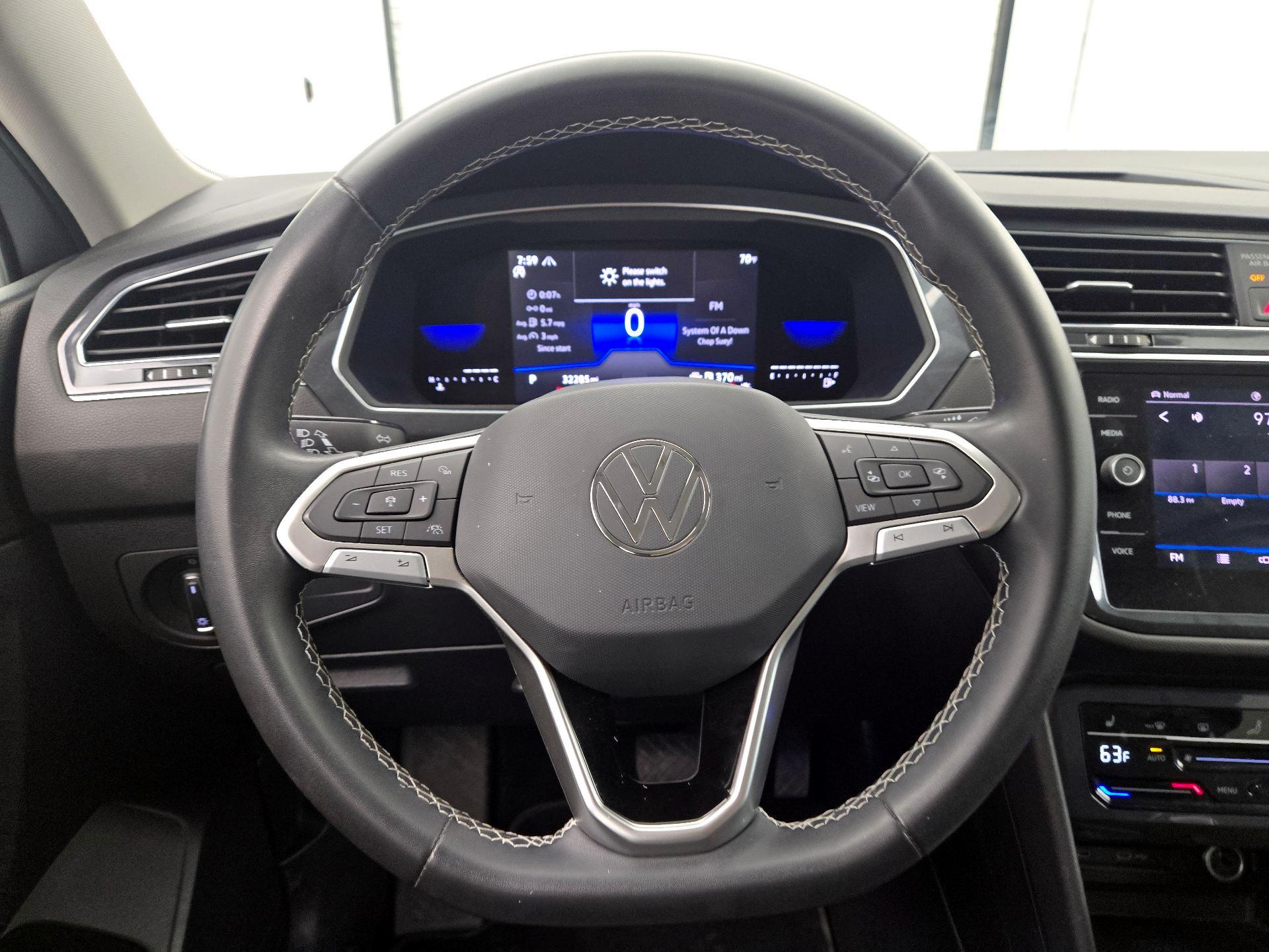 Thumbnail: 2023 Volkswagen Tiguan - 10