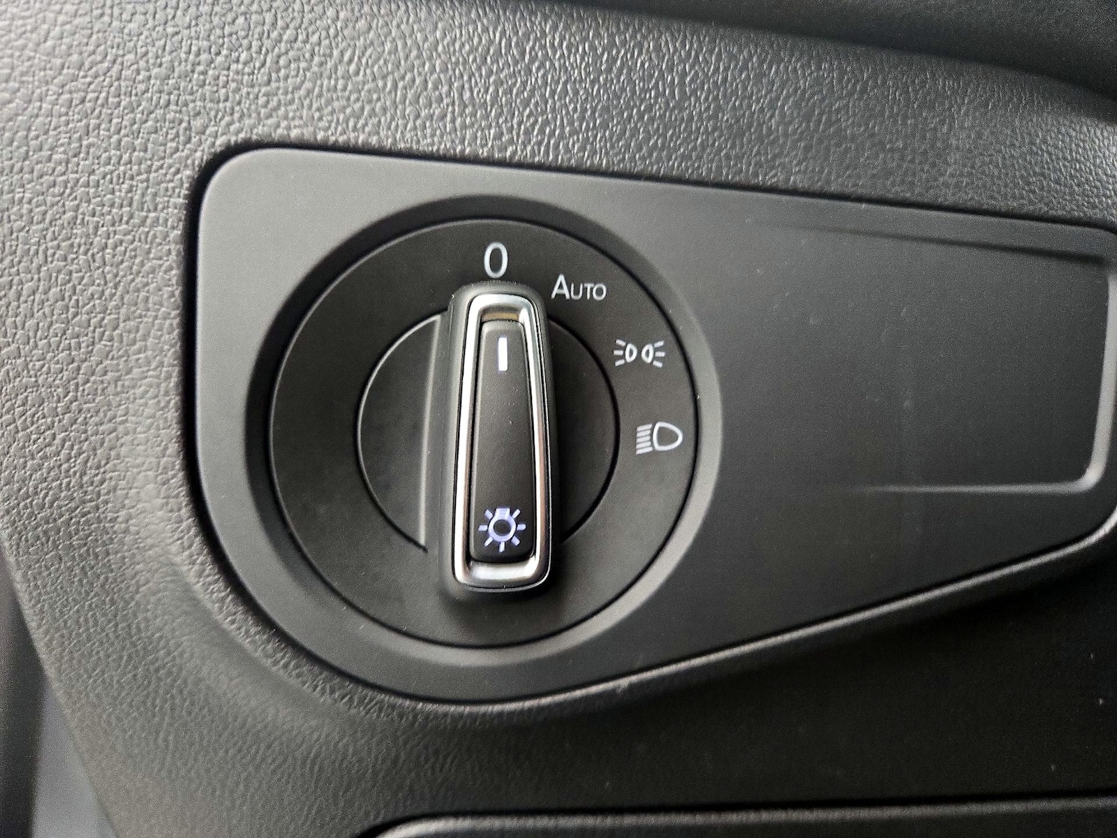2023 Volkswagen Tiguan SE - Photo 14