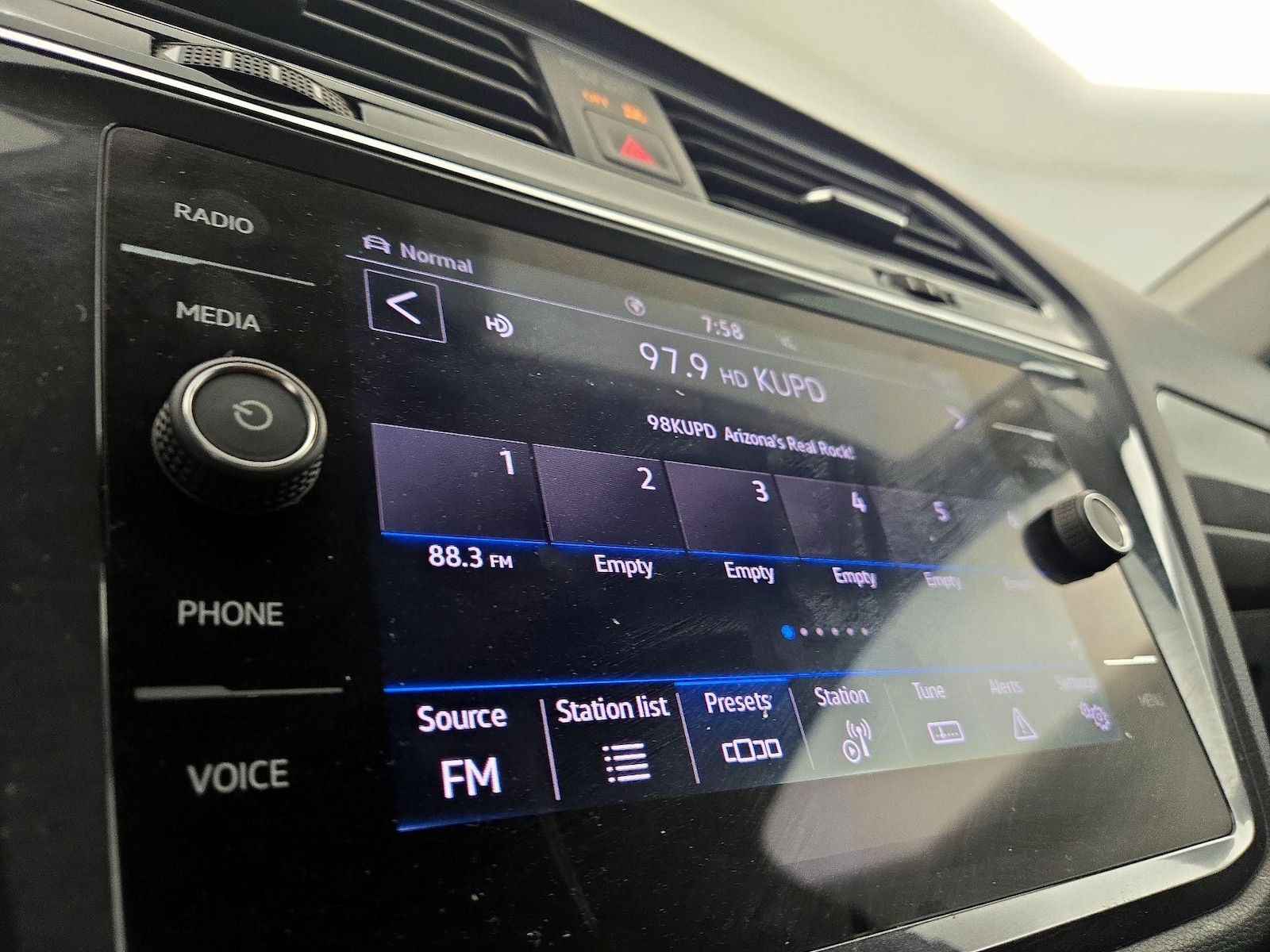 2023 Volkswagen Tiguan SE - Photo 16