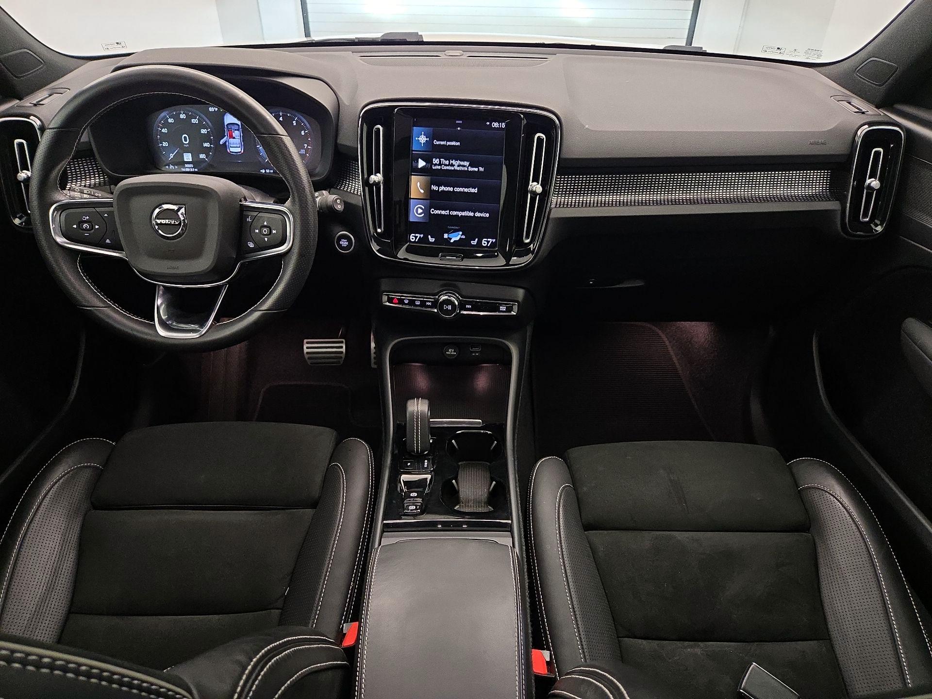 Thumbnail: 2021 Volvo XC40 - 9
