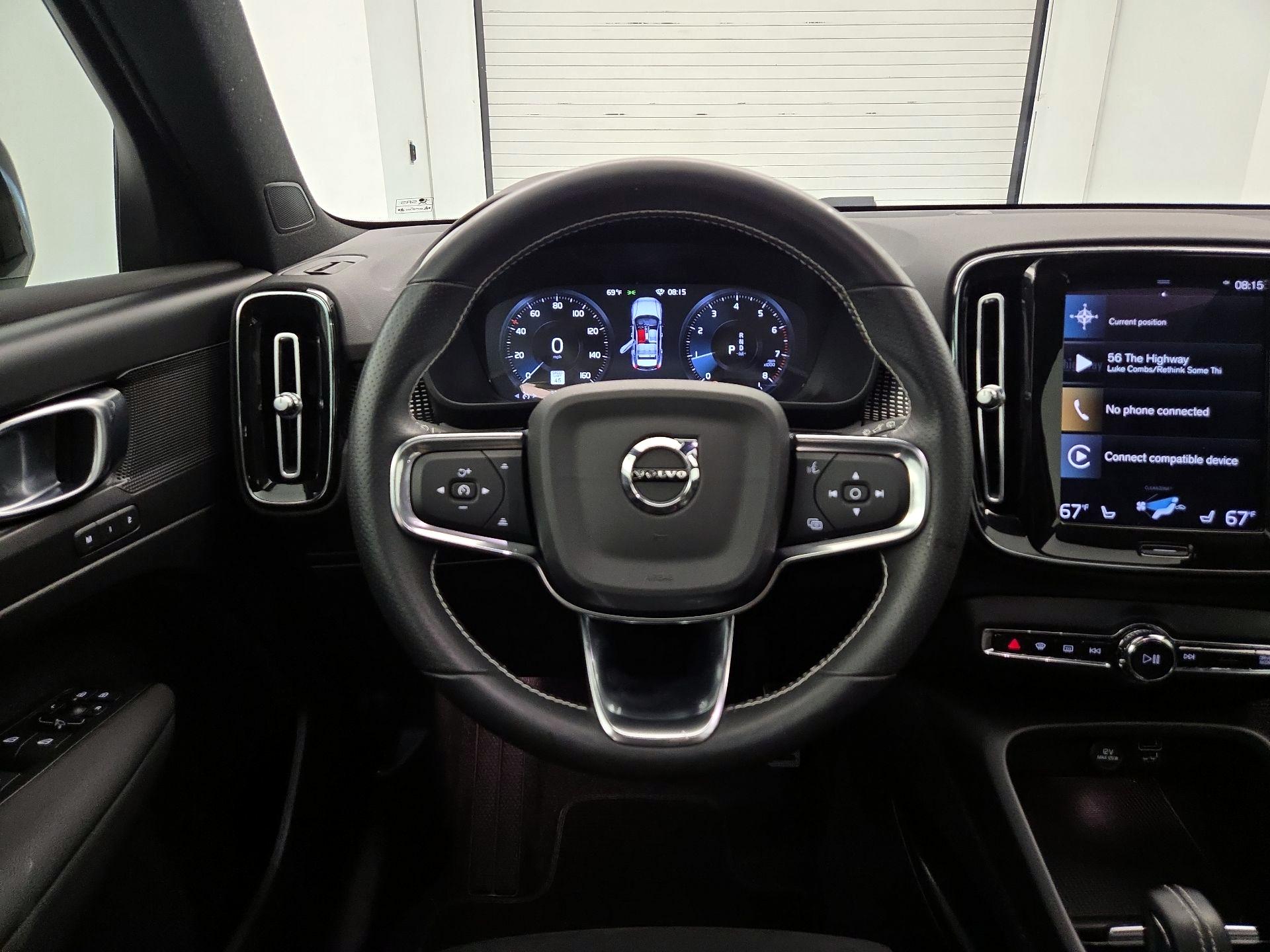Thumbnail: 2021 Volvo XC40 - 10