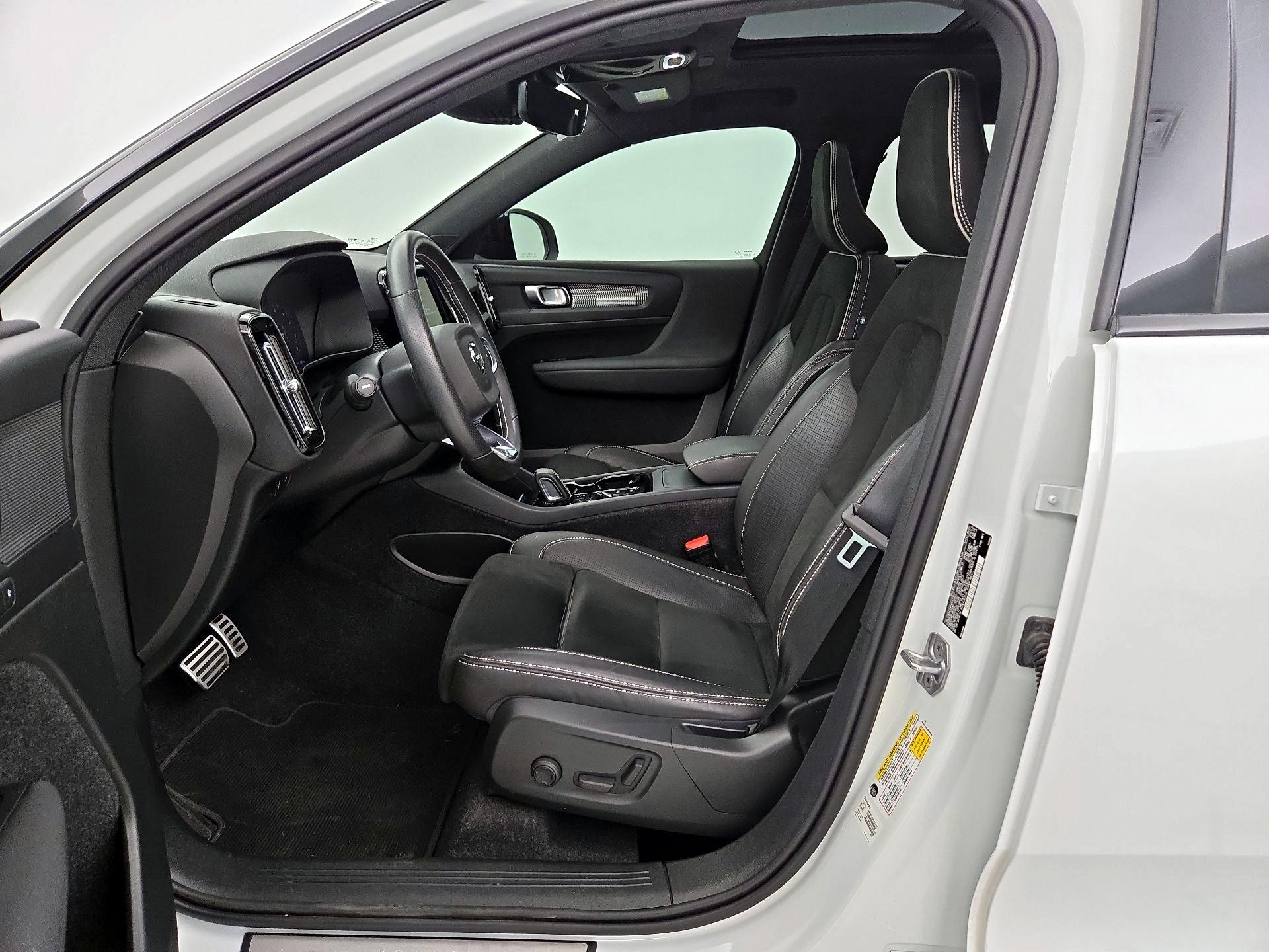 Thumbnail: 2021 Volvo XC40 - 11