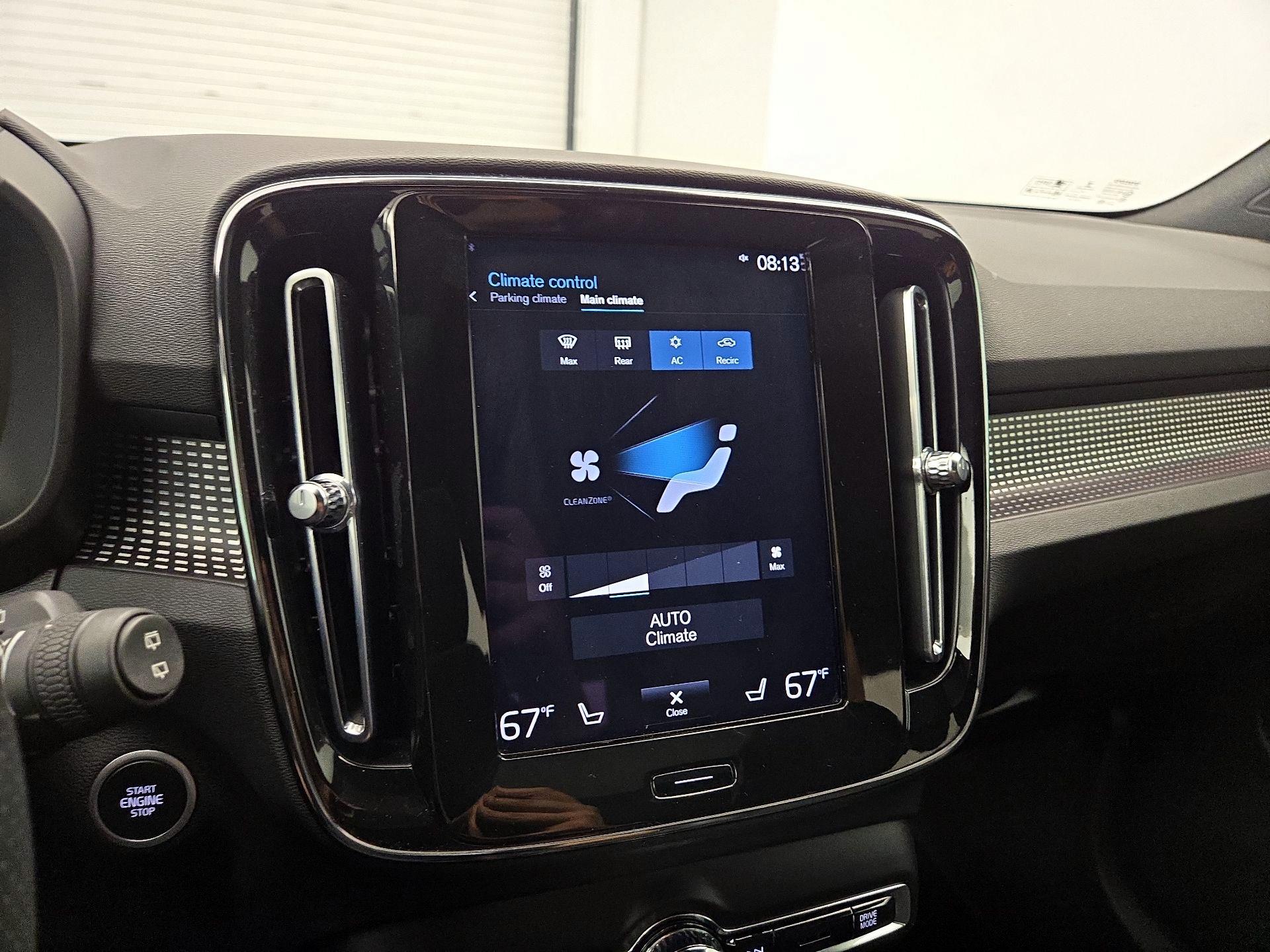 Thumbnail: 2021 Volvo XC40 - 16
