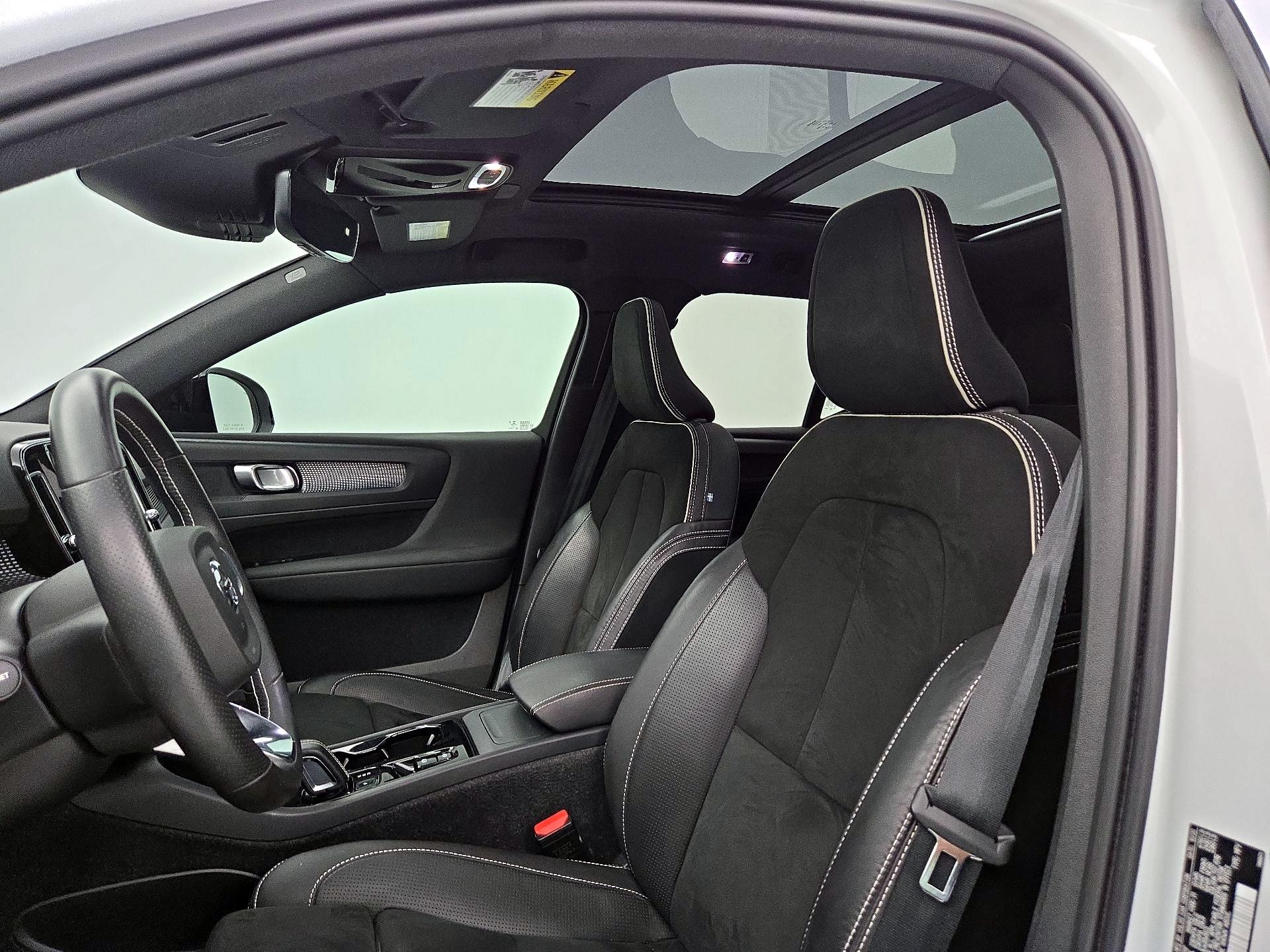 Thumbnail: 2021 Volvo XC40 - 19