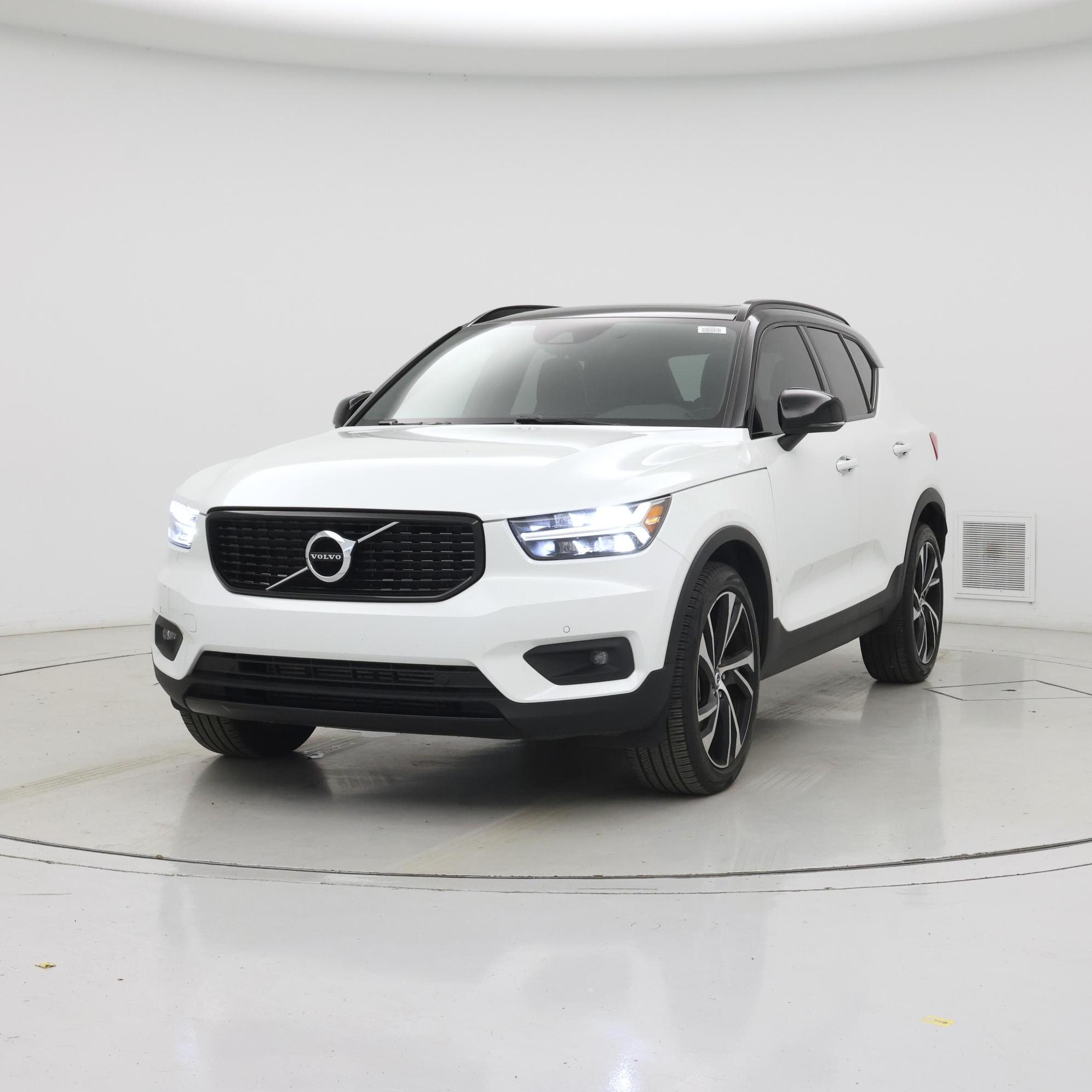Thumbnail: 2021 Volvo XC40 - 4