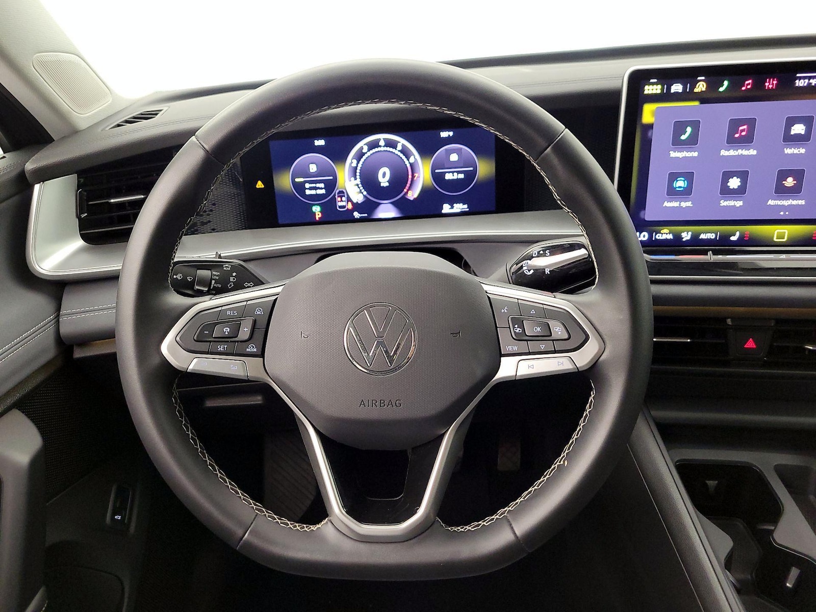 2026 Volkswagen Tiguan SE - Photo 11