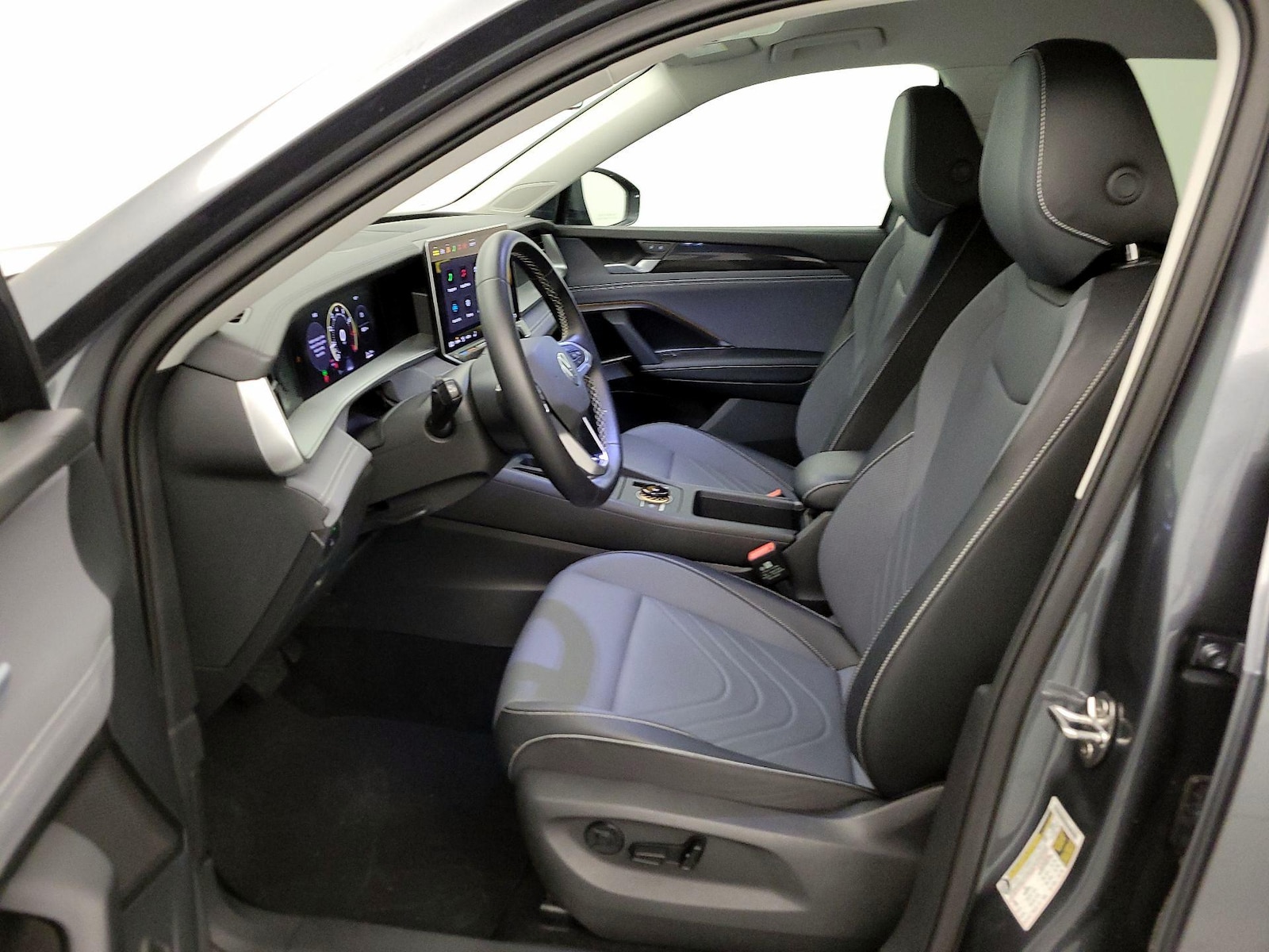 2026 Volkswagen Tiguan SE - Photo 12