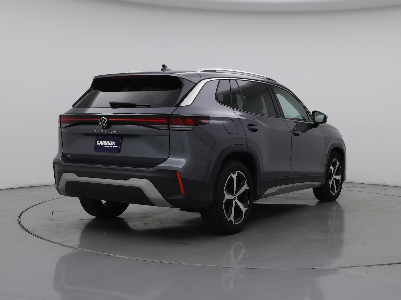 2026 Volkswagen Tiguan SE - Photo 9