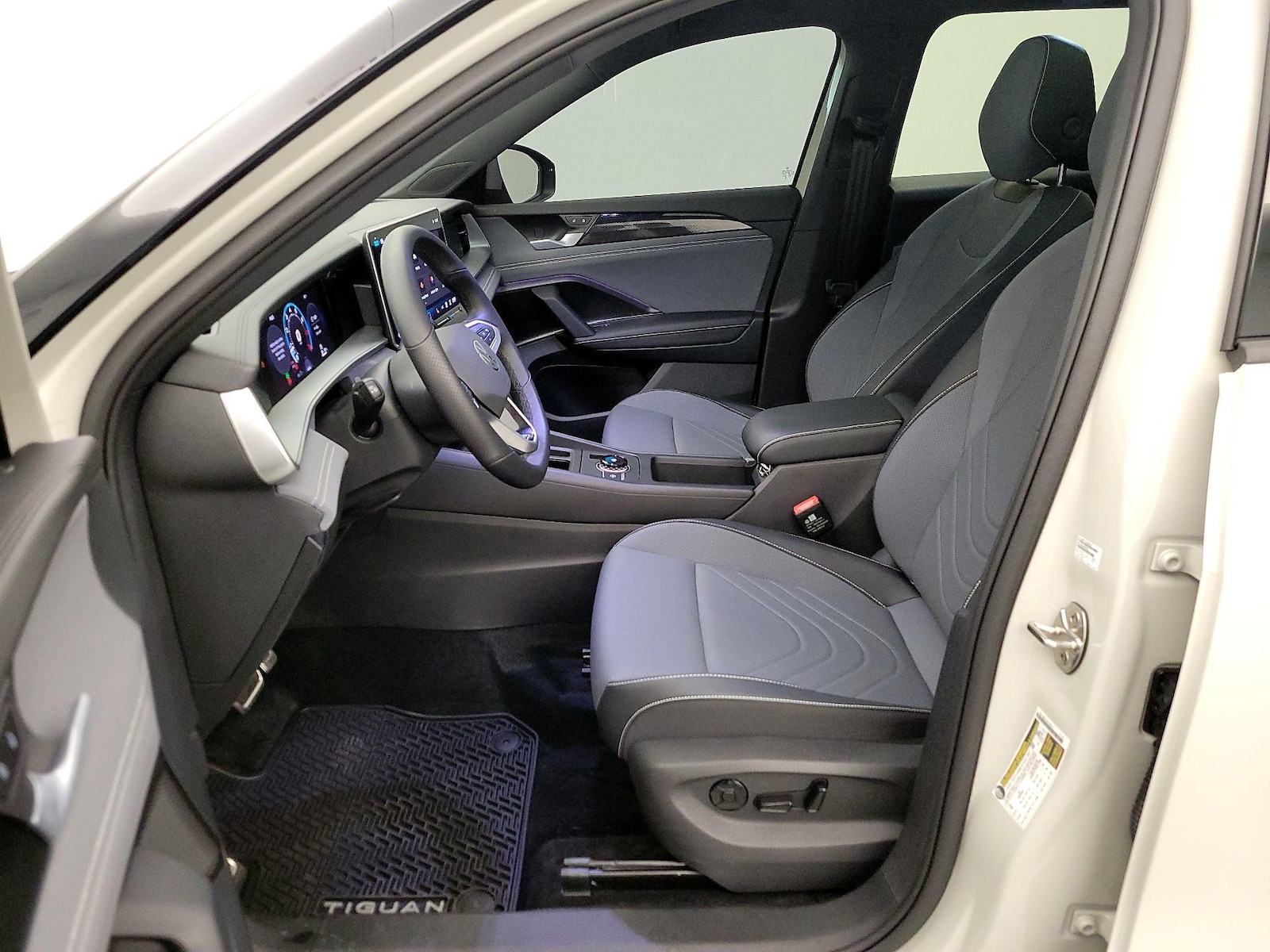 2026 Volkswagen Tiguan SE R-LINE BLACK - Photo 12