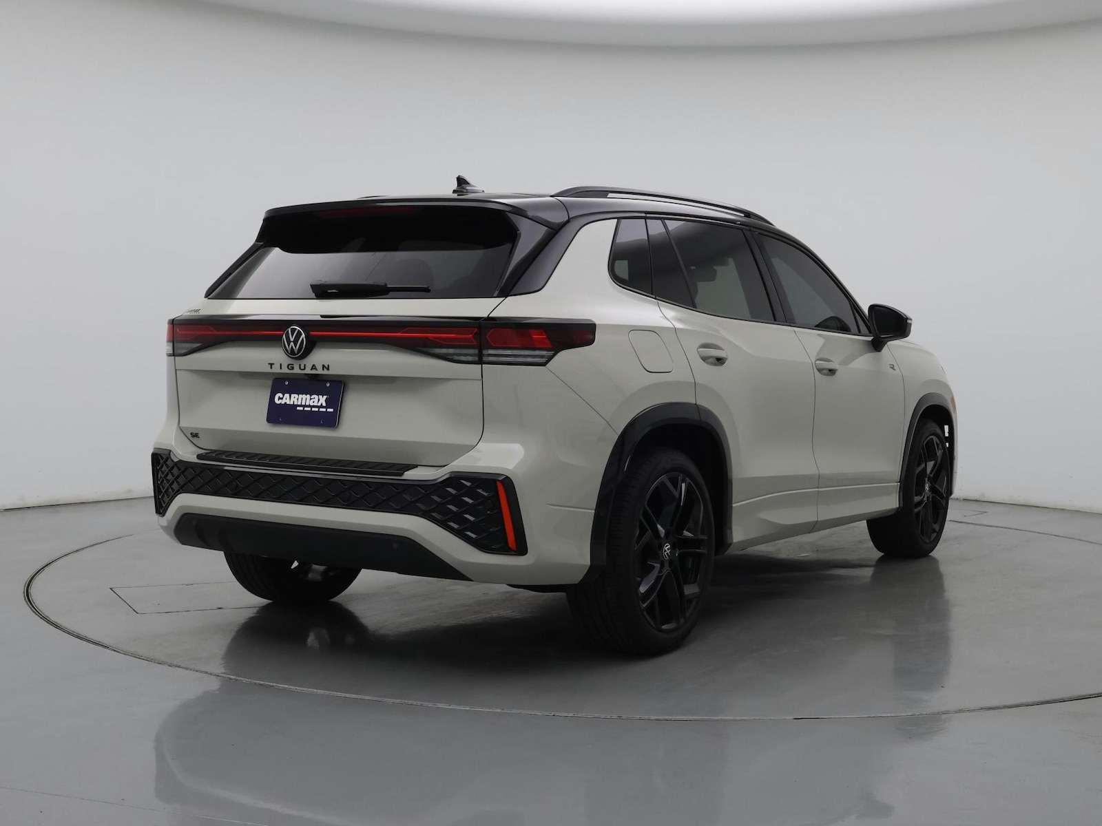 2026 Volkswagen Tiguan SE R-LINE BLACK - Photo 9