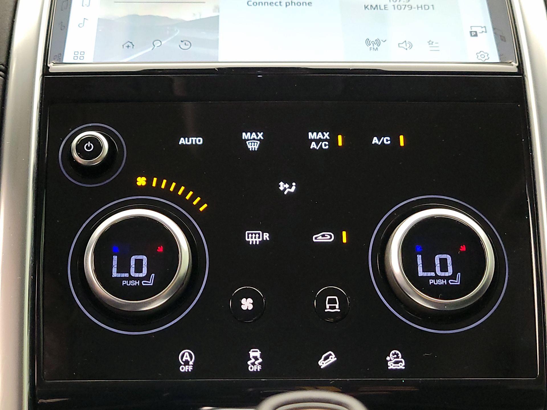 Thumbnail: 2022 Land Rover Discovery Sport - 16
