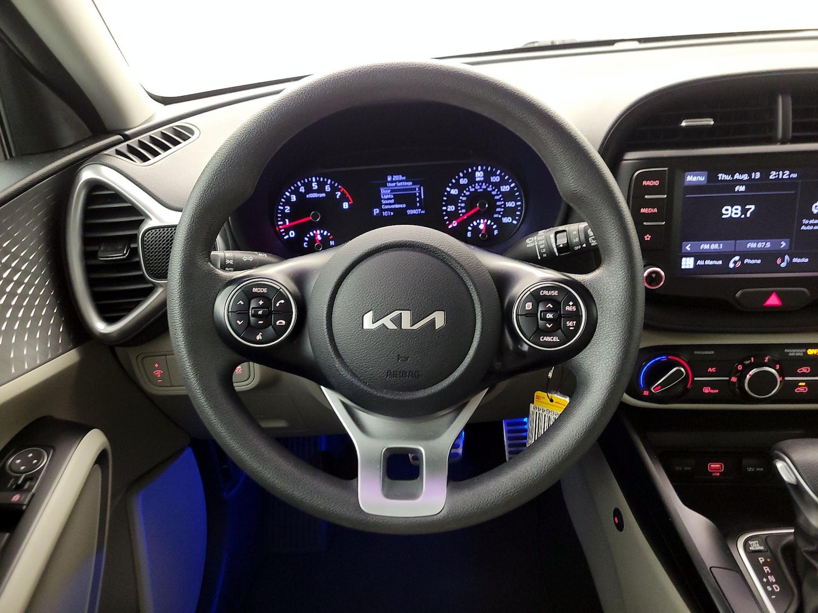 2022 Kia Soul LX - Photo 11