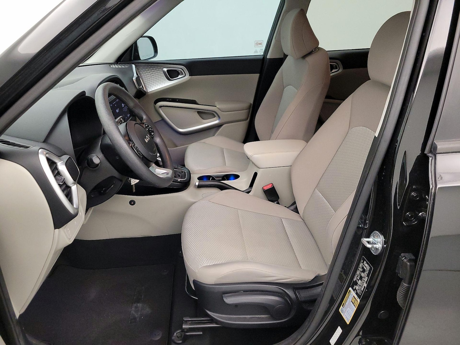2022 Kia Soul LX - Photo 12