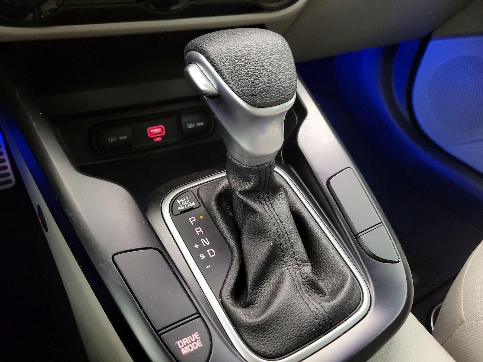 2022 Kia Soul LX - Photo 18