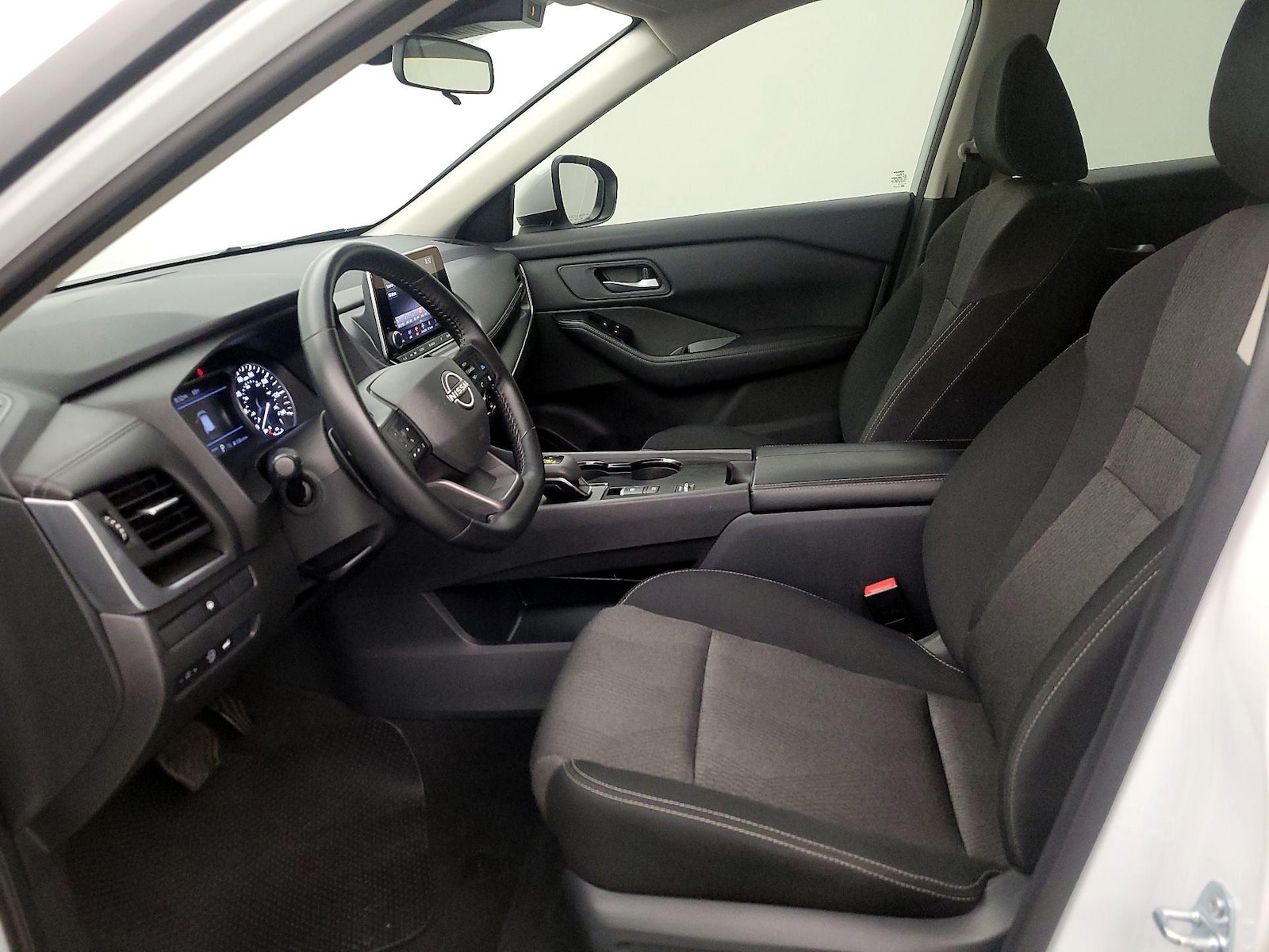2025 Nissan Rogue SV - Photo 12