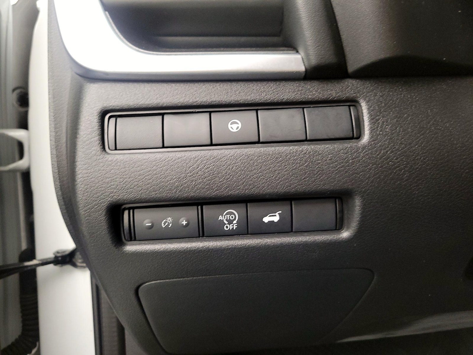 2025 Nissan Rogue SV - Photo 14