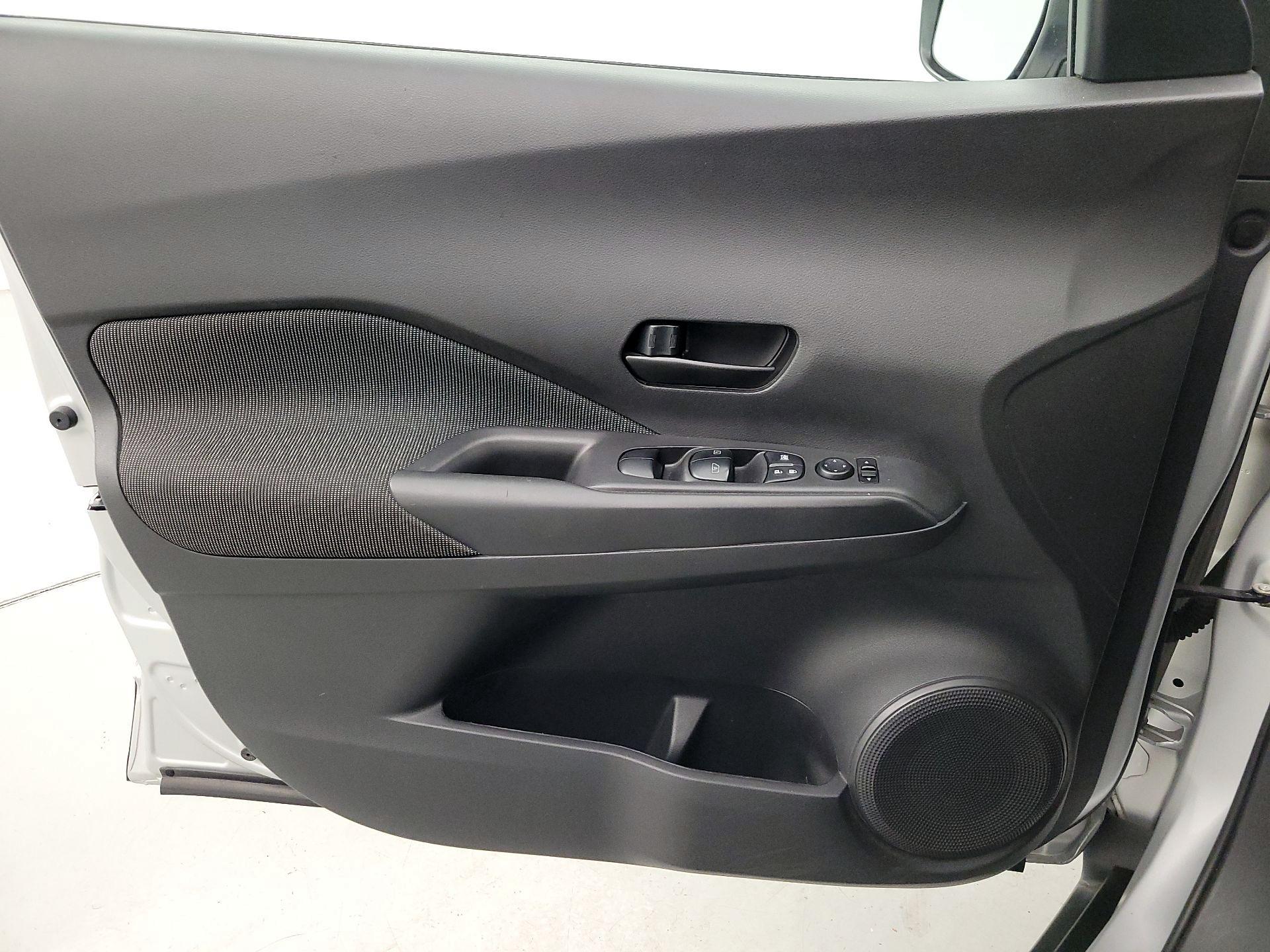 Thumbnail: 2018 Nissan Kicks - 12