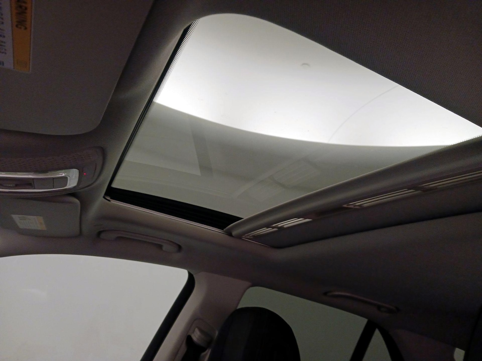 Sunroof(s) & Overhead Airbags